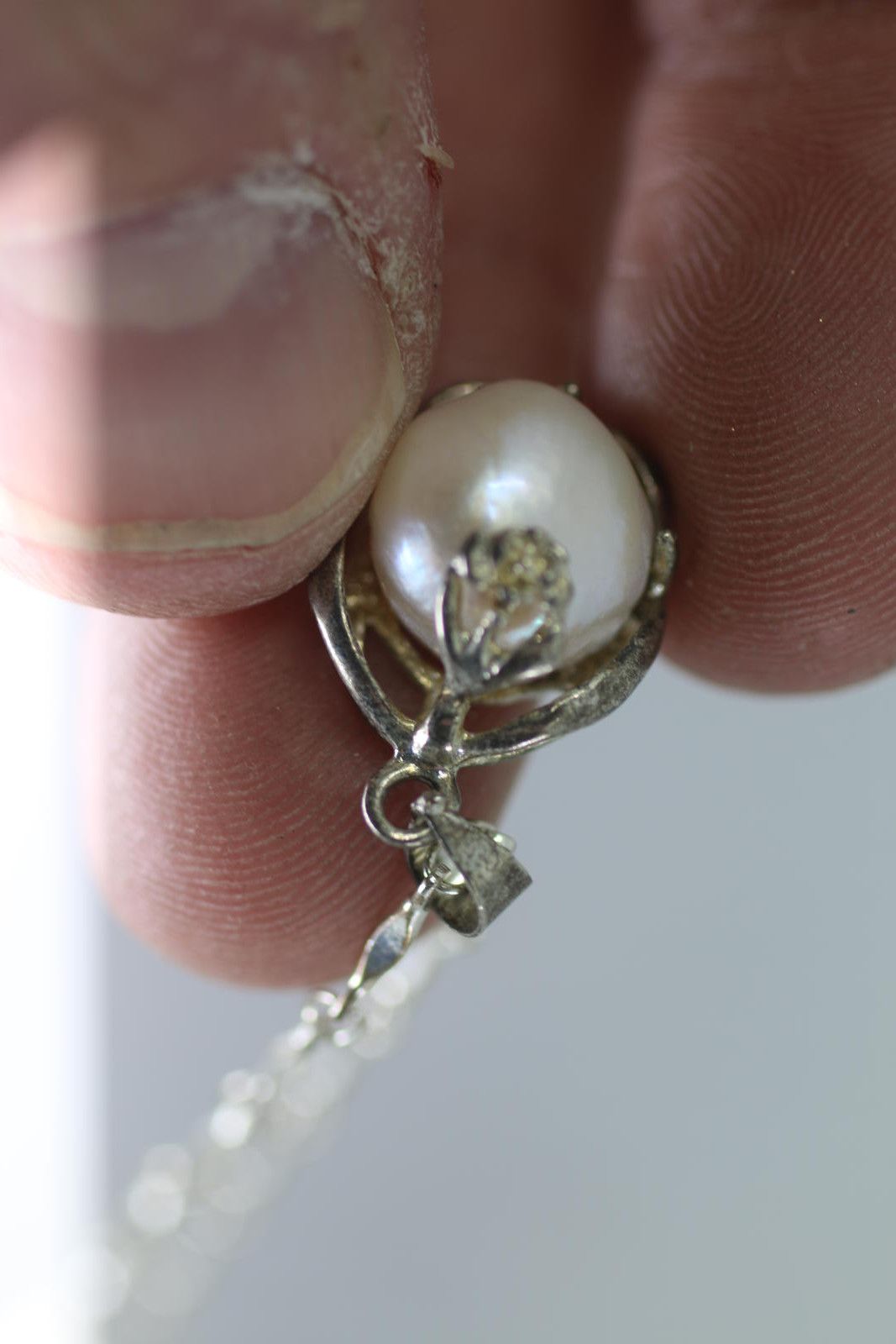The Unbranded Brand Vintage Silver Tone Pearl Pendant Necklace Single Pearl Size ONE SIZE - 9 Thumbnail