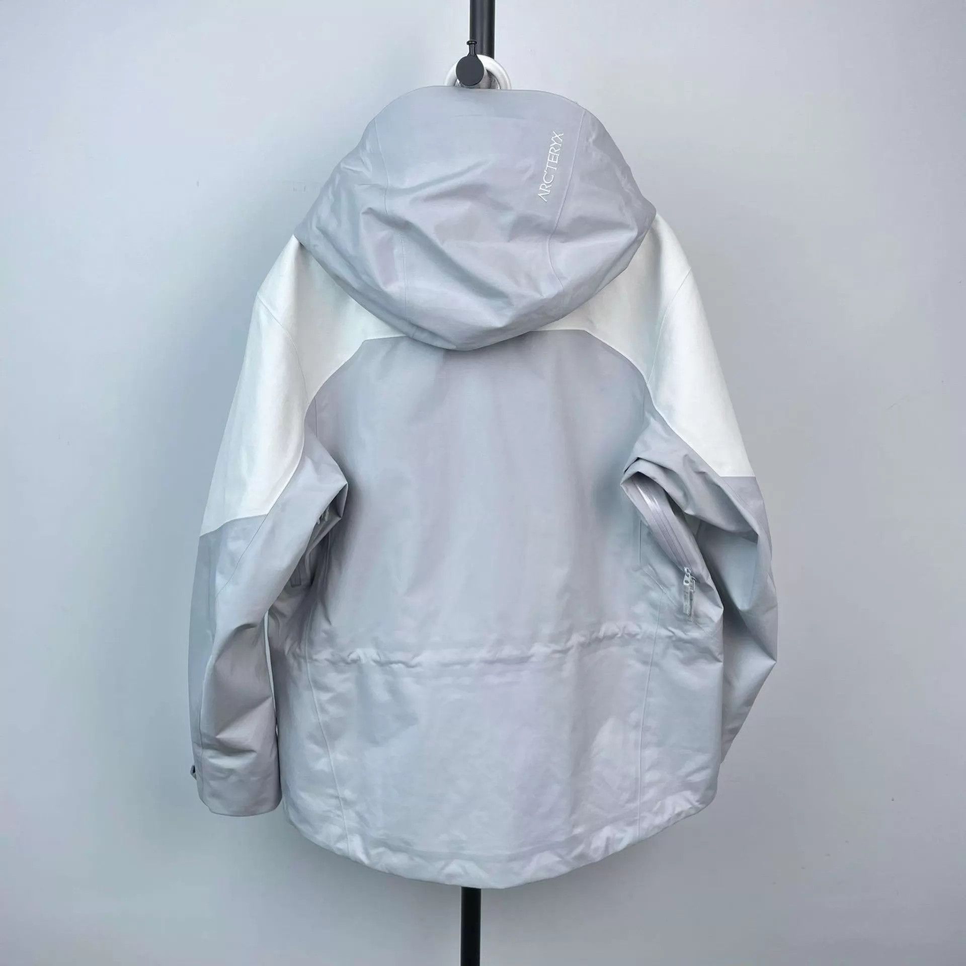 Arc'teryx Arc'teryx INCENDIA 98 New 165/88 FW25 logo jacket Size S / US 4 / IT 40 - 2 Thumbnail
