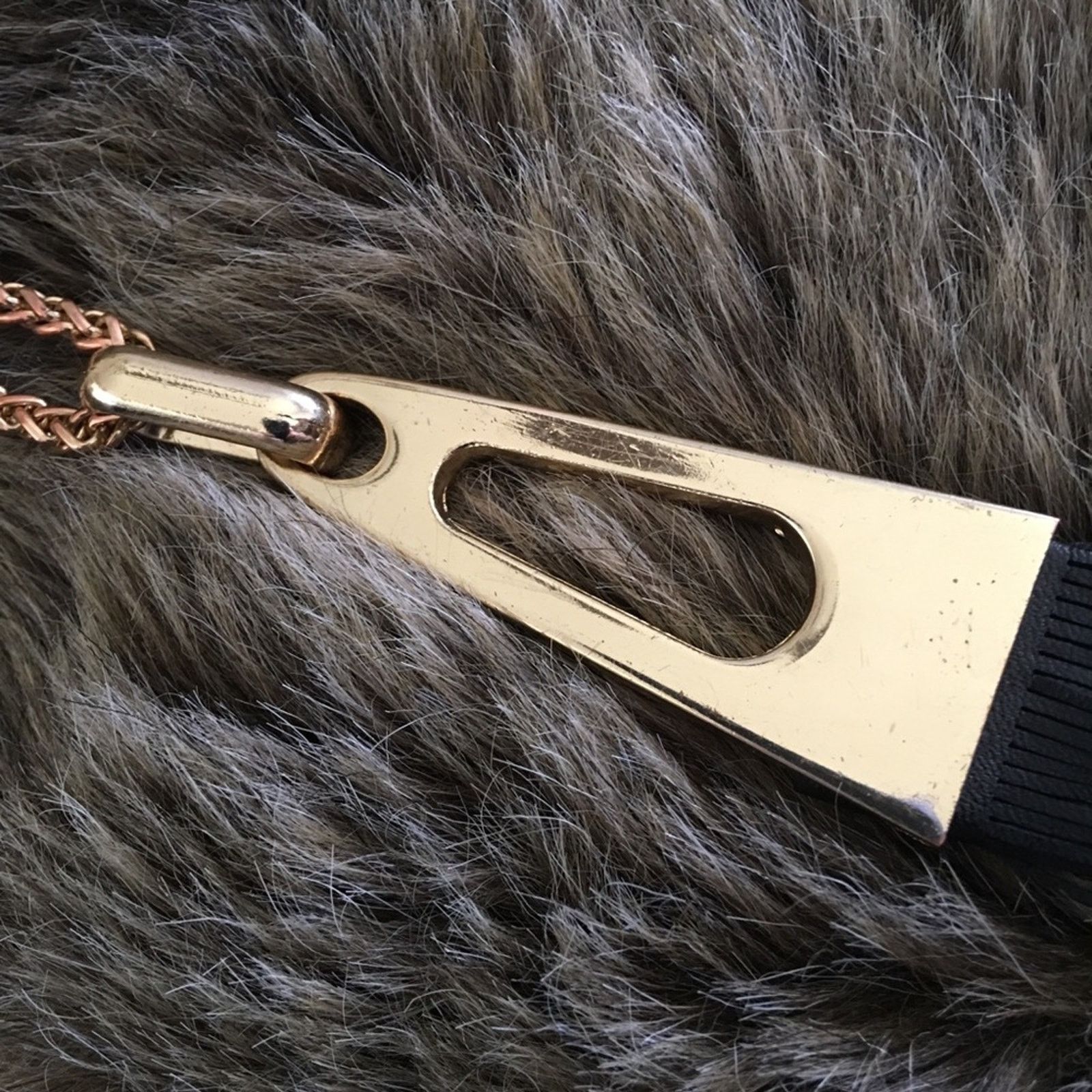 Jewelry Chunky gold tone chain with tassel pendant Size ONE SIZE - 6 Thumbnail