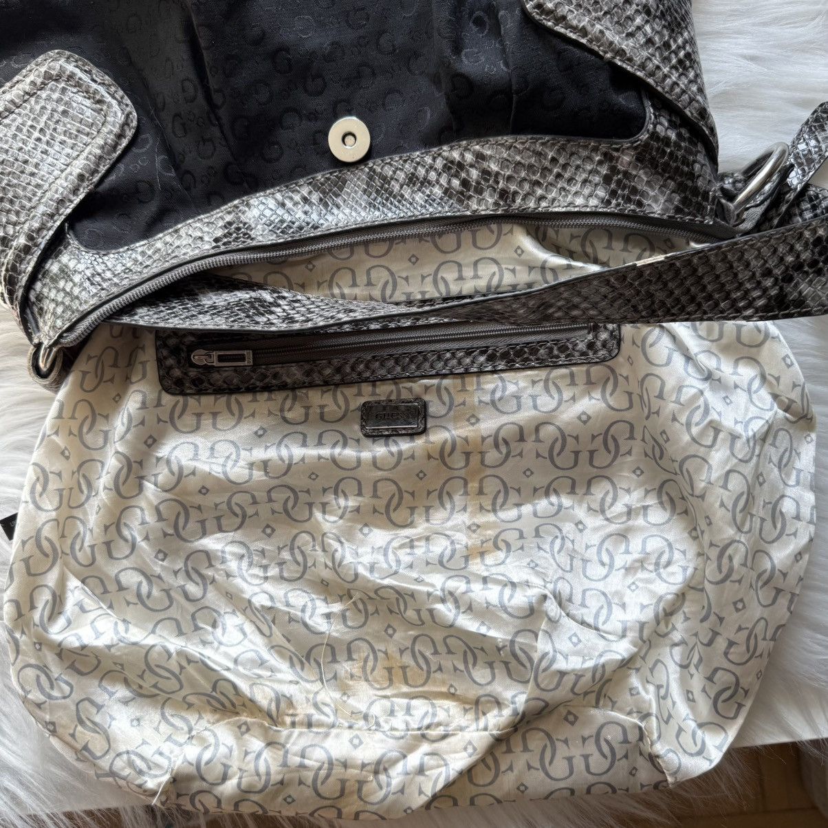 Guess 📌 Vintage Guees Monogram Y2K Juicy Vibe Handbag Size ONE SIZE - 20 Thumbnail