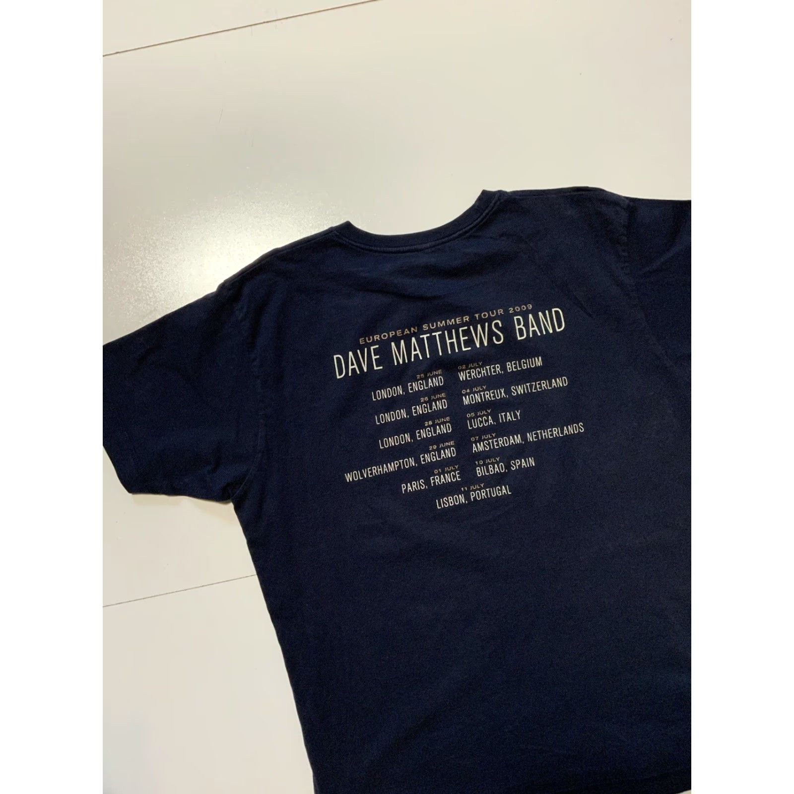 Vintage VINTAGE Dave Matthews Band 2009 European Summer Tour Concert Rock Band Merch T-Shirt LG Blue Mens Shirt (Adult Large) Size US L / EU 52-54 / 3 - 5 Thumbnail