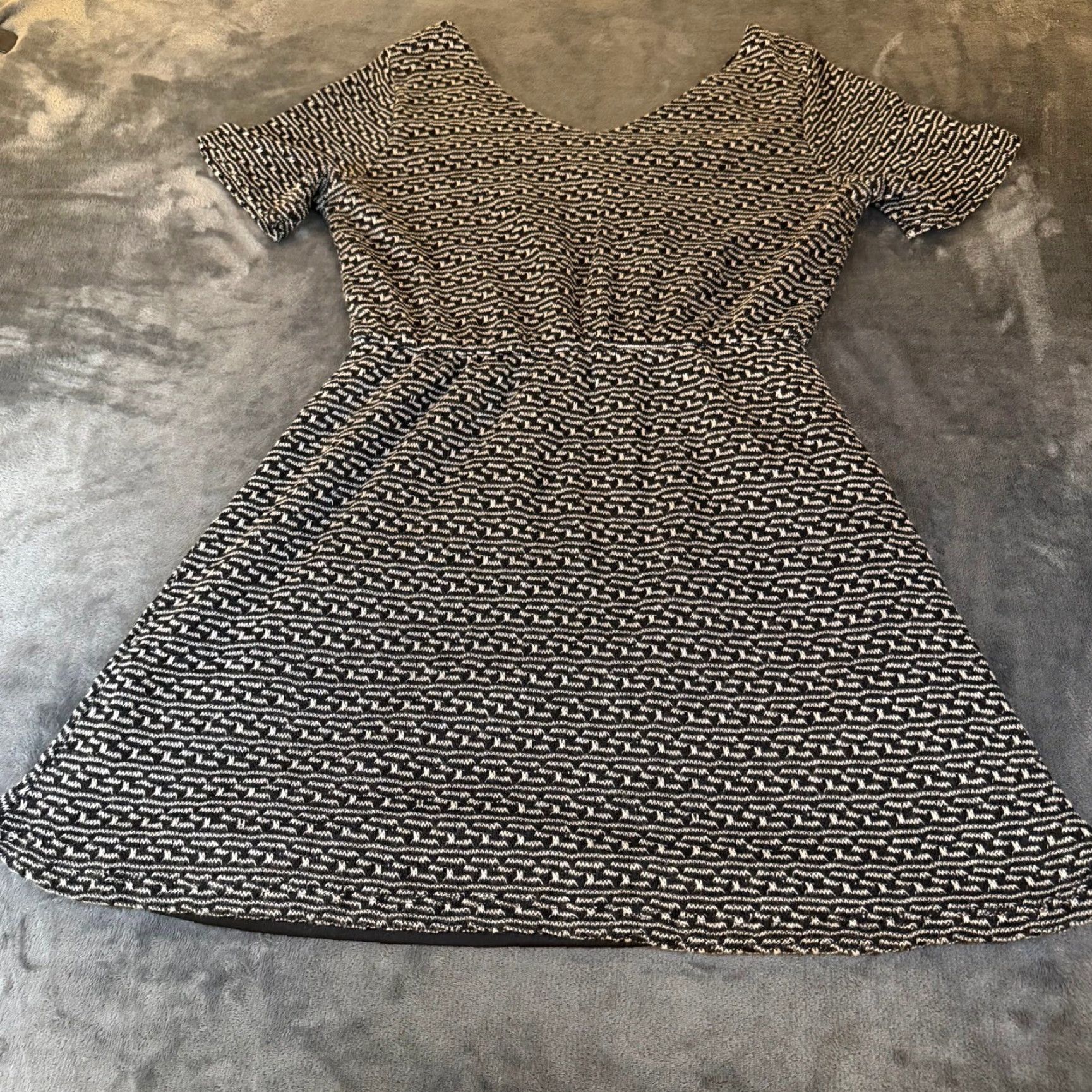 Vintage Maurices Black White Geometric Print Dress Short Sleeve Women L V-Neck Knee Length Fit & Flare Casual Party/Cocktail Women Size 36" / US 14 / IT 50 - 3 Thumbnail