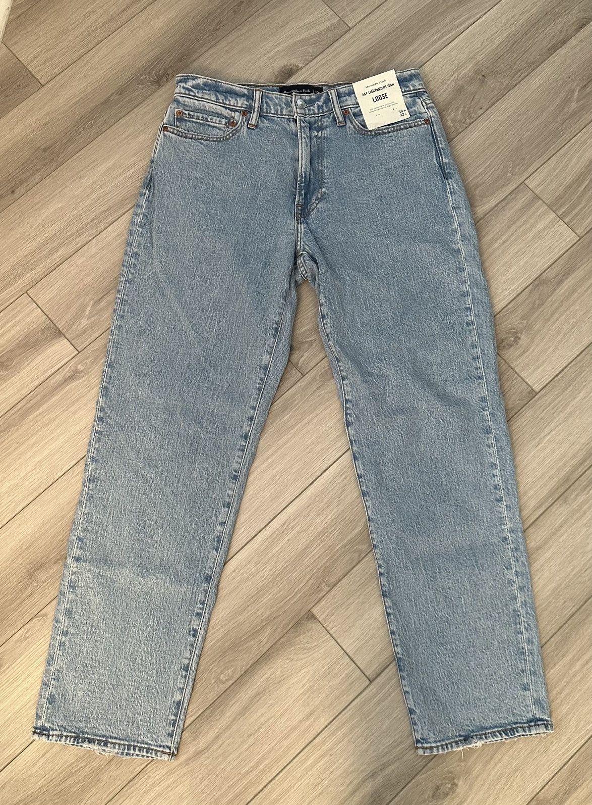 Abercrombie & Fitch Light Denim (Loose fit) Size US 30 / EU 46 - 1 Thumbnail