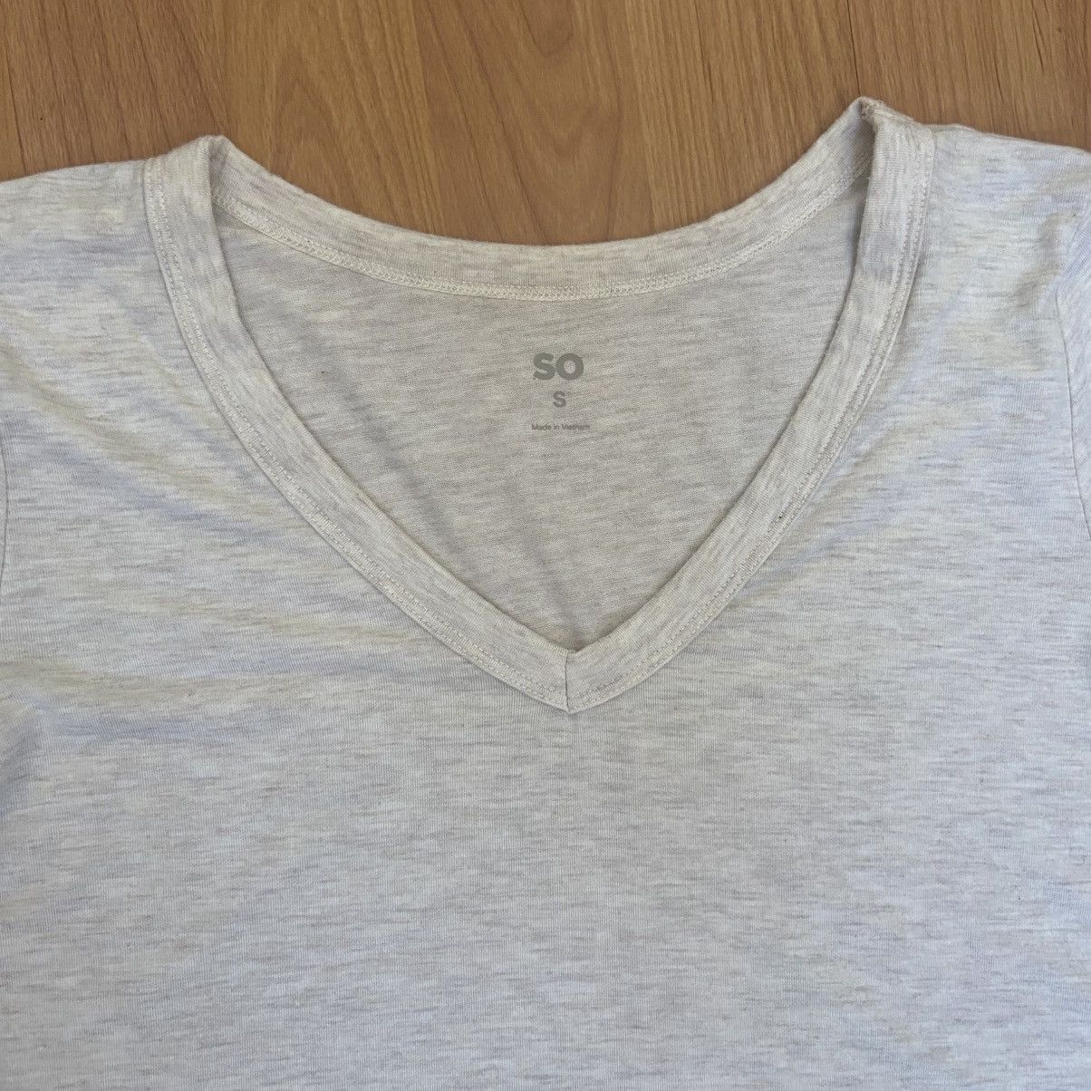 Vintage SO Cream V Neck T-Shirt Women’s Small Size S / US 4 / IT 40 - 3 Thumbnail