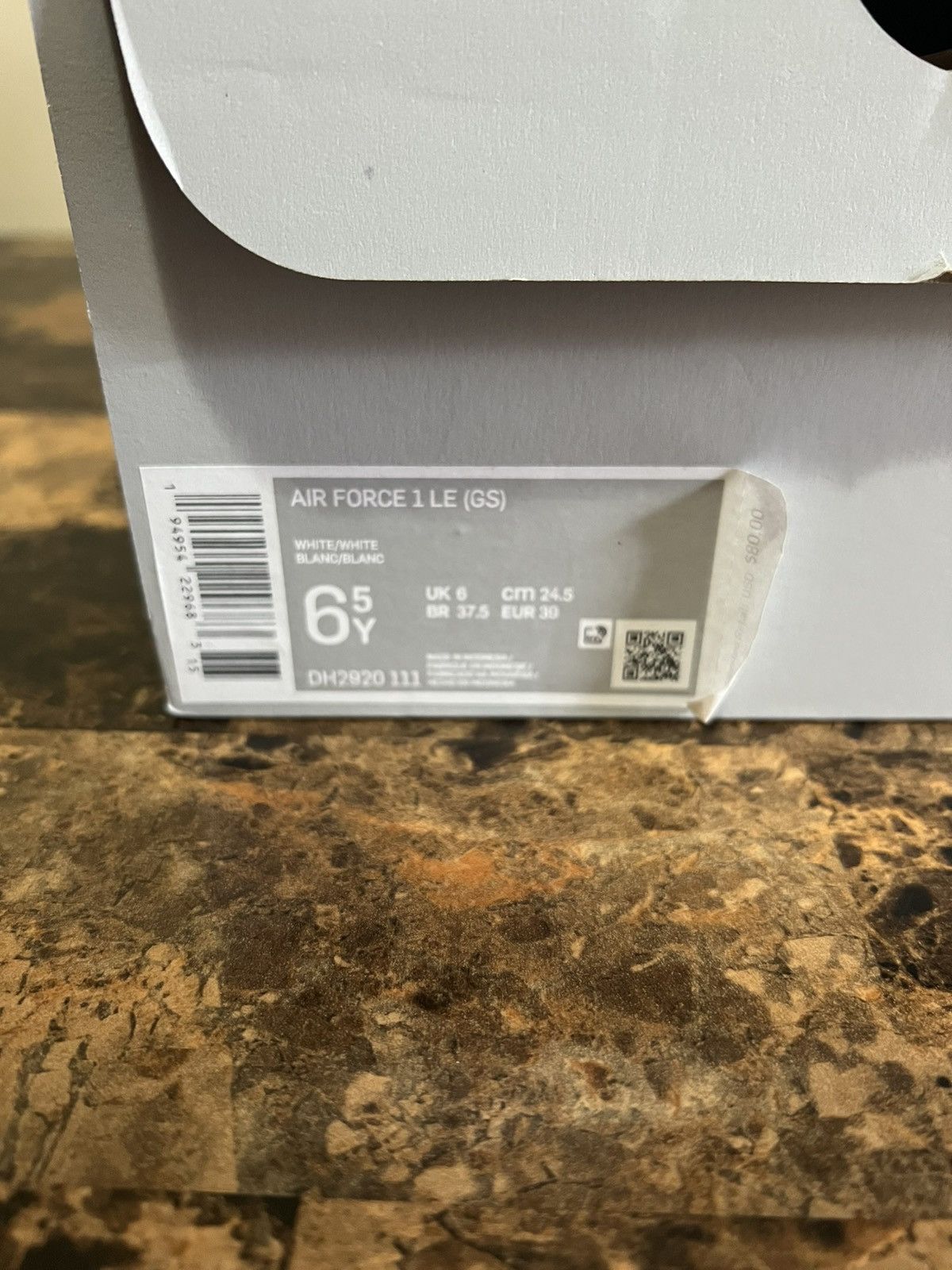 Nike Size 6.5 GS - Nike Air Force 1 LE Low Triple White Pre-Owned Size US 6.5 / EU 39-40 - 7 Thumbnail