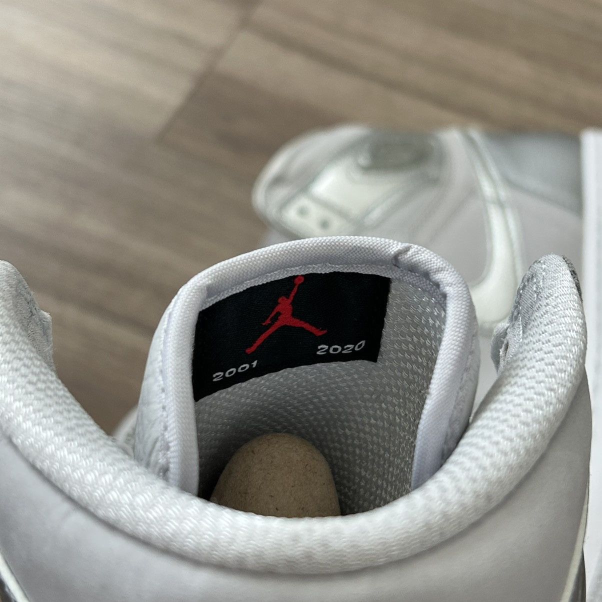 Jordan Brand 2020 Air Jordan 1 Neutral Grey Co.JP High sz 8M Size US 8 / EU 41 - 4 Thumbnail