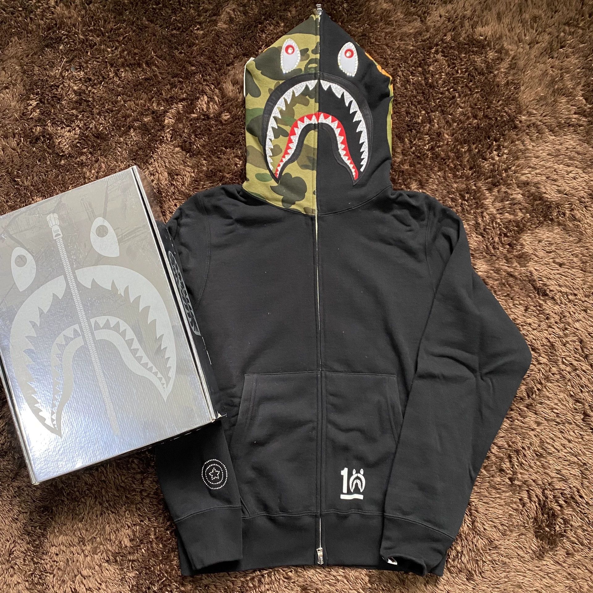 Bape Bape Shark Silver Hoodie m Men Size US M / EU 48-50 / 2 - 1 Thumbnail