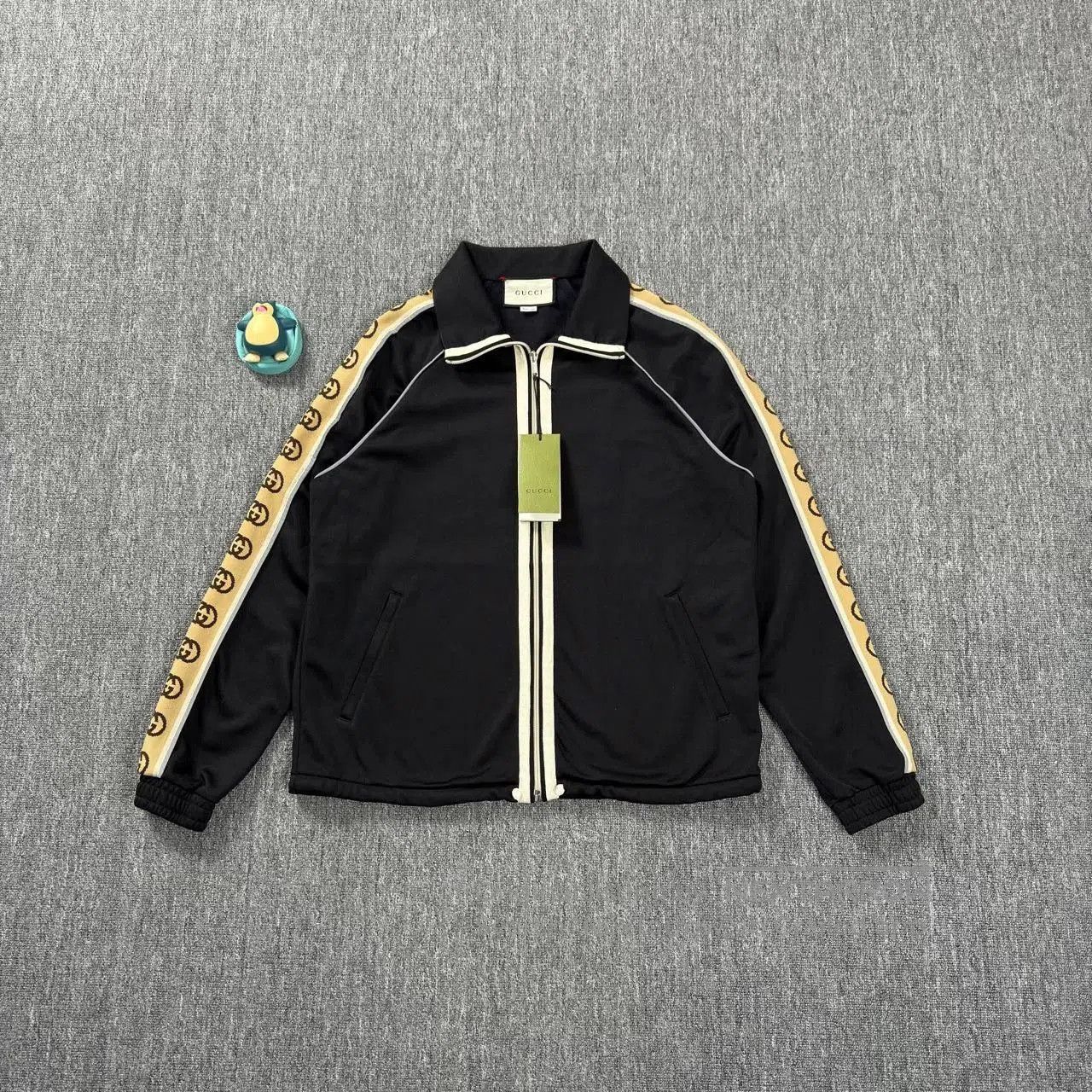 Gucci Gucci 3M Reflective Logo Jacket. Size US S / EU 44-46 / 1 - 1 Thumbnail