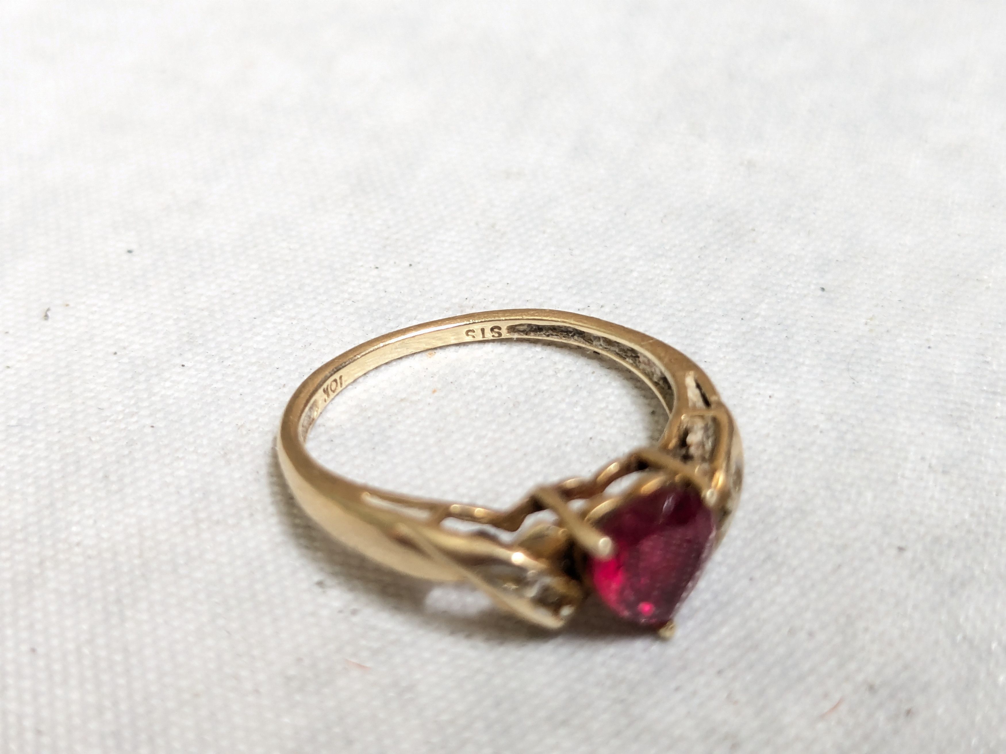 Jewelry 10k Yellow Gold Ring Heart Red Ruby 7 Band Size ONE SIZE - 9 Thumbnail