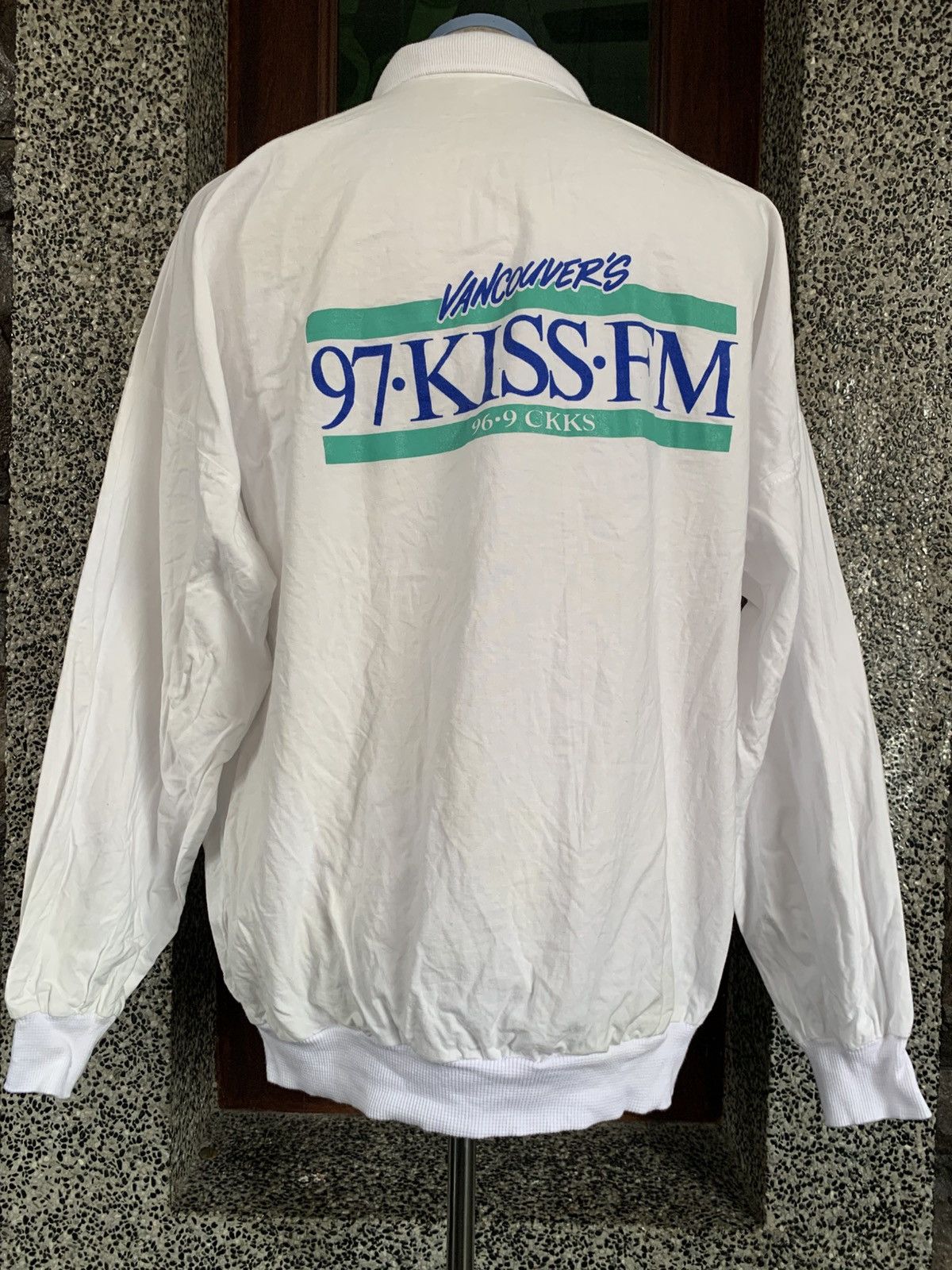 Vintage Vintage 90s Vancouver’s Kiss FM Sweatshirt Size US L / EU 52-54 / 3 - 6 Thumbnail