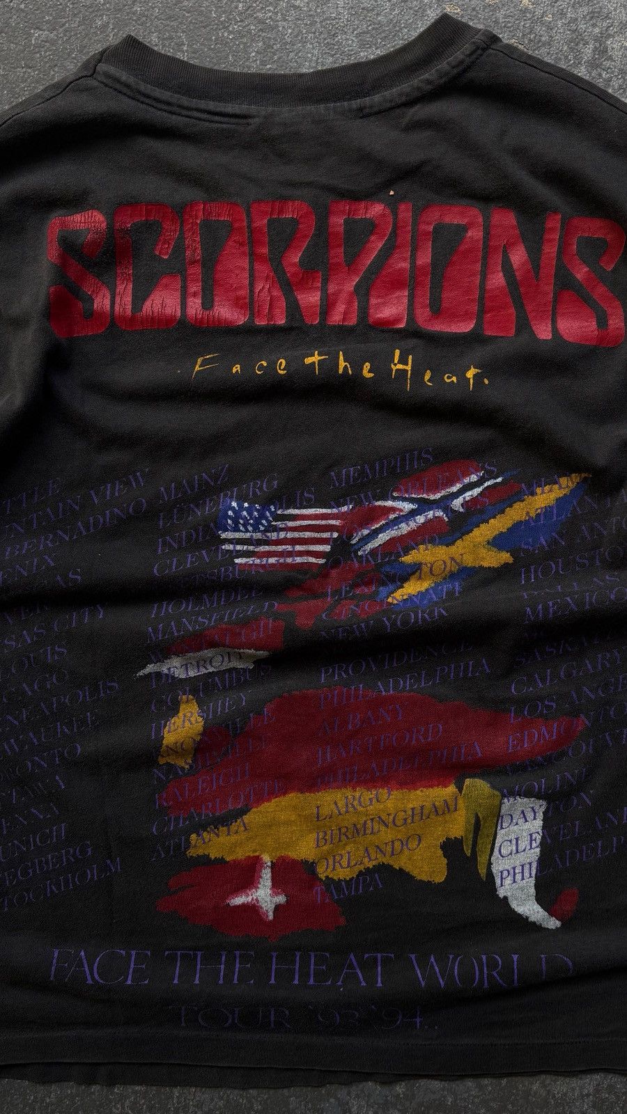 Band Tees 1994 scorpions world tour shirt Size US L / EU 52-54 / 3 - 3 Thumbnail
