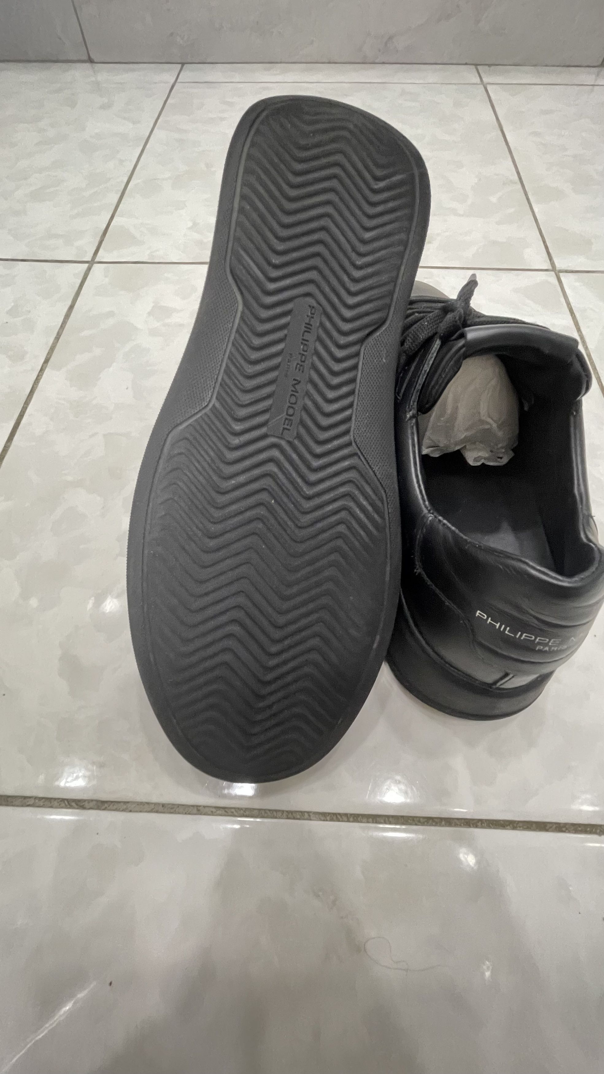 Philippe Model Philippe Model Paris Black Leather Low Top Sneakers EU42 Size US 9 / EU 42 - 5 Thumbnail