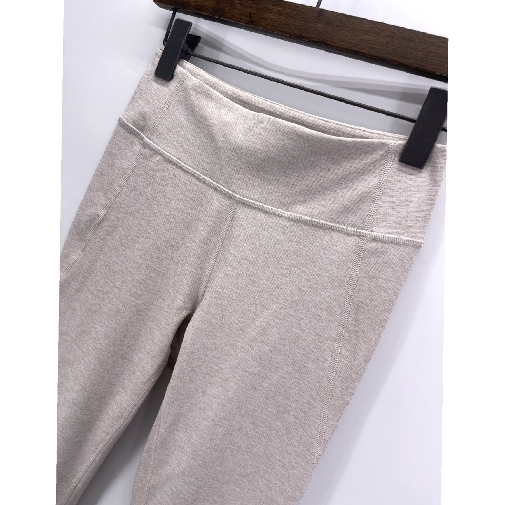 Outdoor Voices Outdoor Voices Womens Small Yoga Pant Legging Crop Capri Cream Beige Size 28" / US 6 / IT 42 - 3 Thumbnail