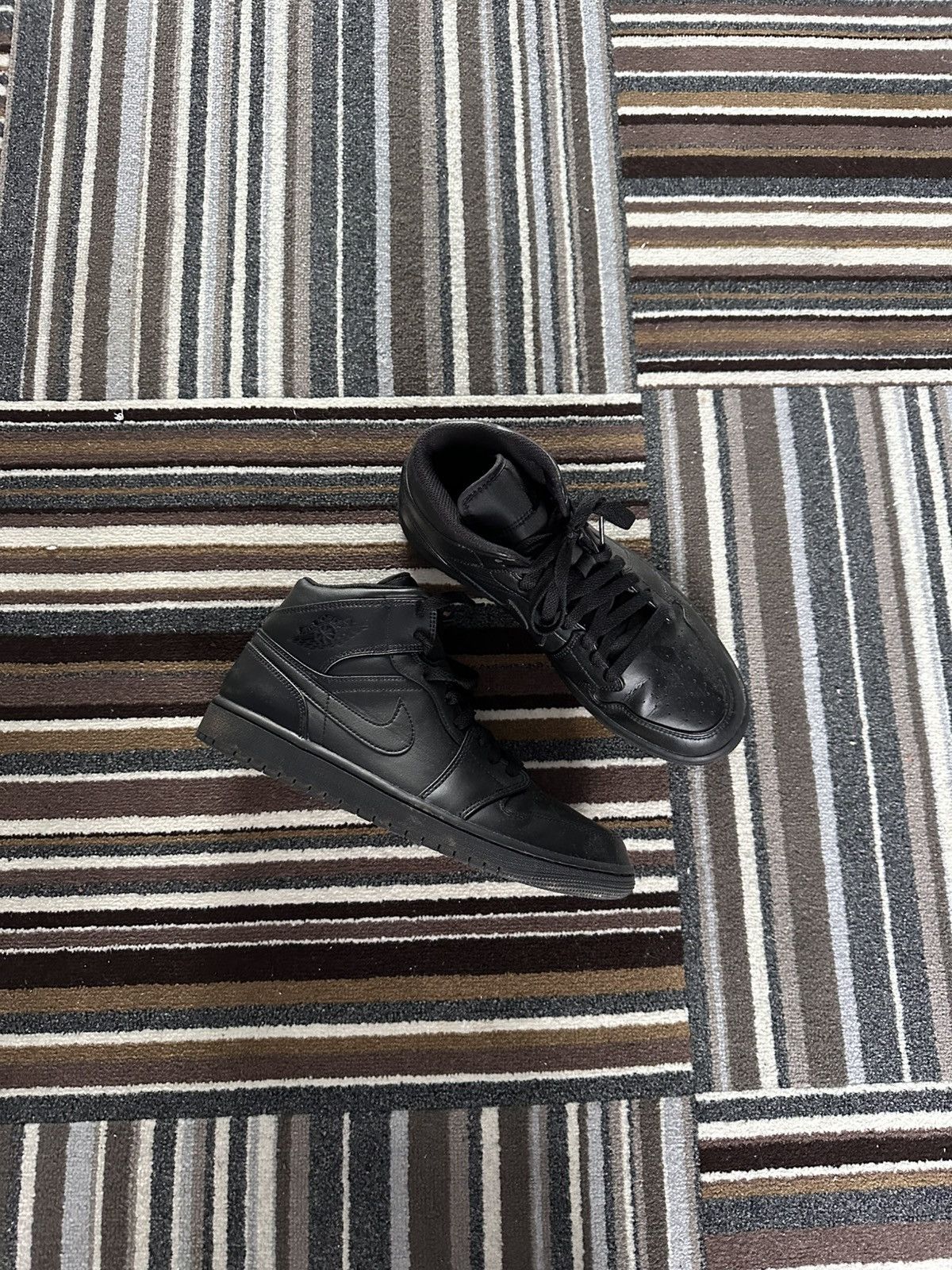 Jordan Brand Jordan 1 Mid All Black Size US 10 / EU 43 - 1 Thumbnail