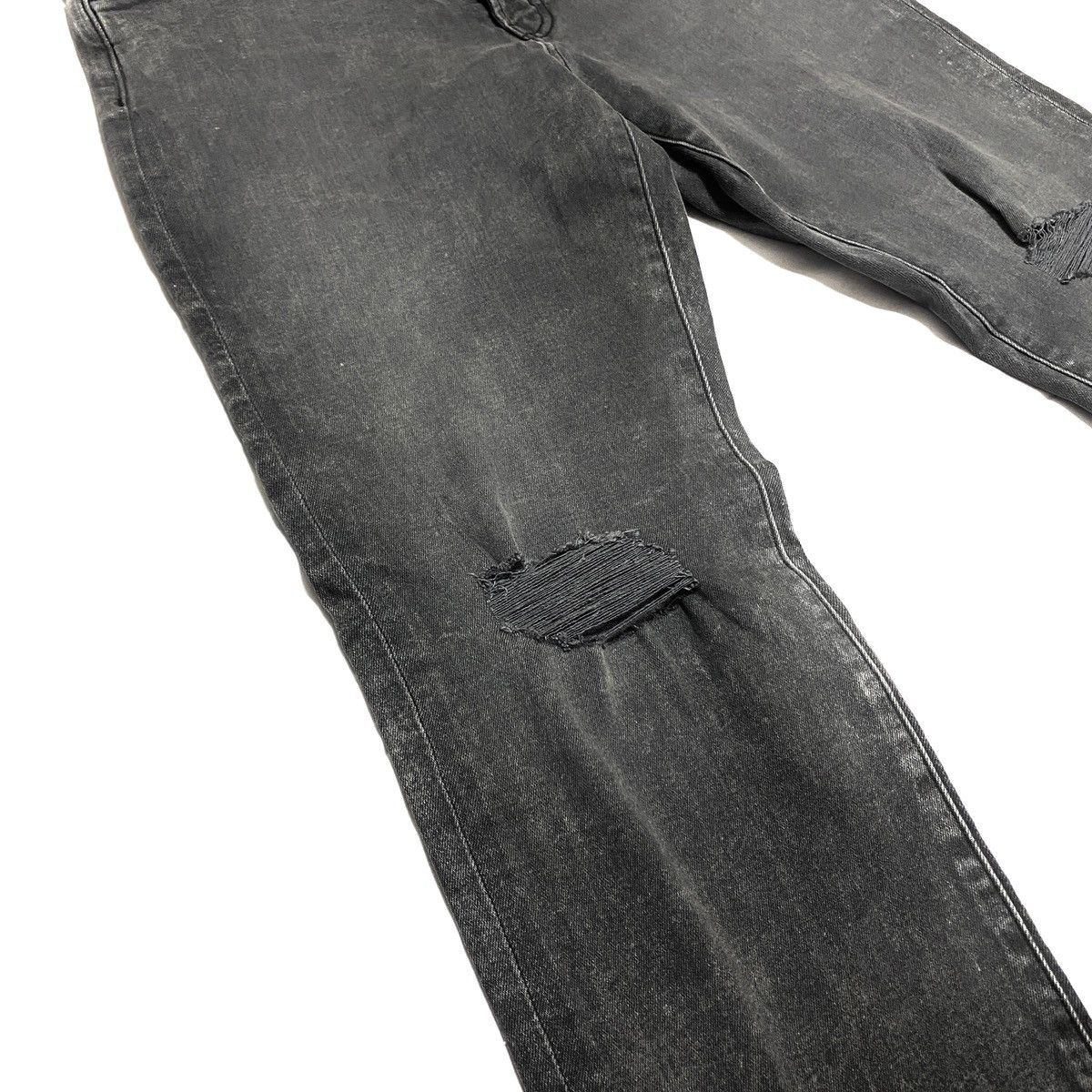 Japanese Brand × Jun Takahashi × Undercover Undercover × GU Slim Damage Jeans Gray Size S Size US 30 / EU 46 - 2 Thumbnail