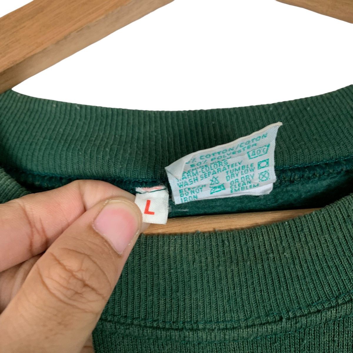 Vintage CAMBRIDGE UNIVERSITY EMBROIDERERS Green Sweatshirt #1413-C64 Size US L / EU 52-54 / 3 - 9 Thumbnail