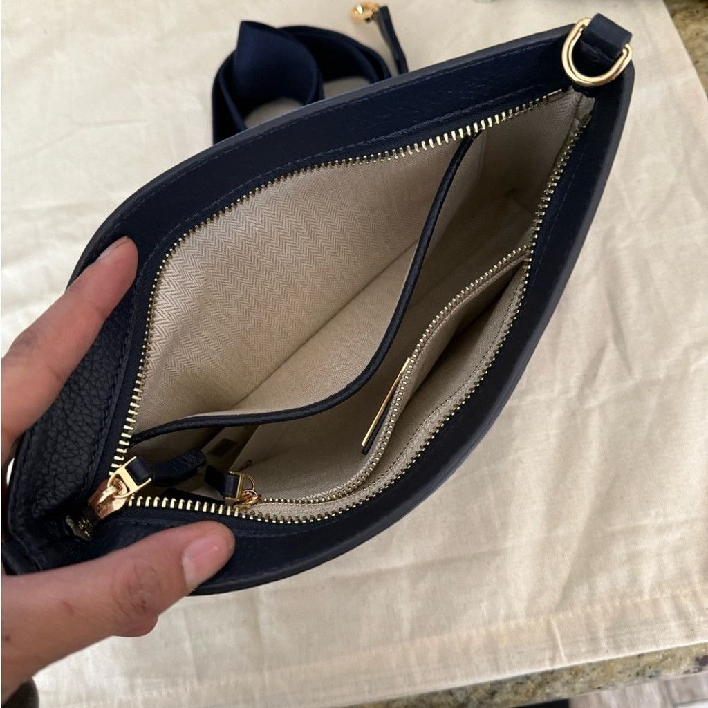 Tory Burch New Tory Burch BLAKE SWINGPACK TORY NAVY Size ONE SIZE - 5 Thumbnail
