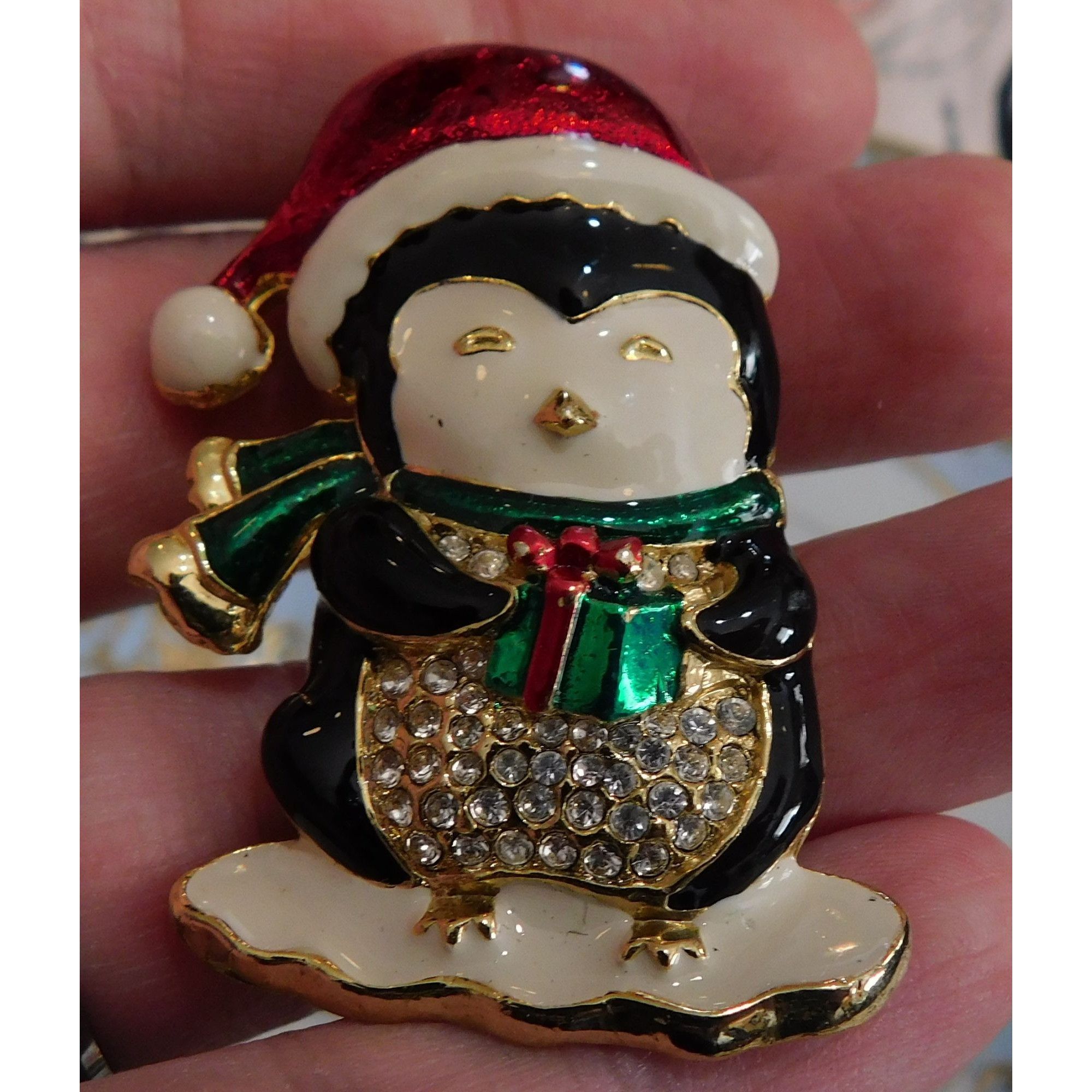 Other Vintage SFJ Christmas Penguin Holding Gift Brooch Size ONE SIZE - 6 Thumbnail