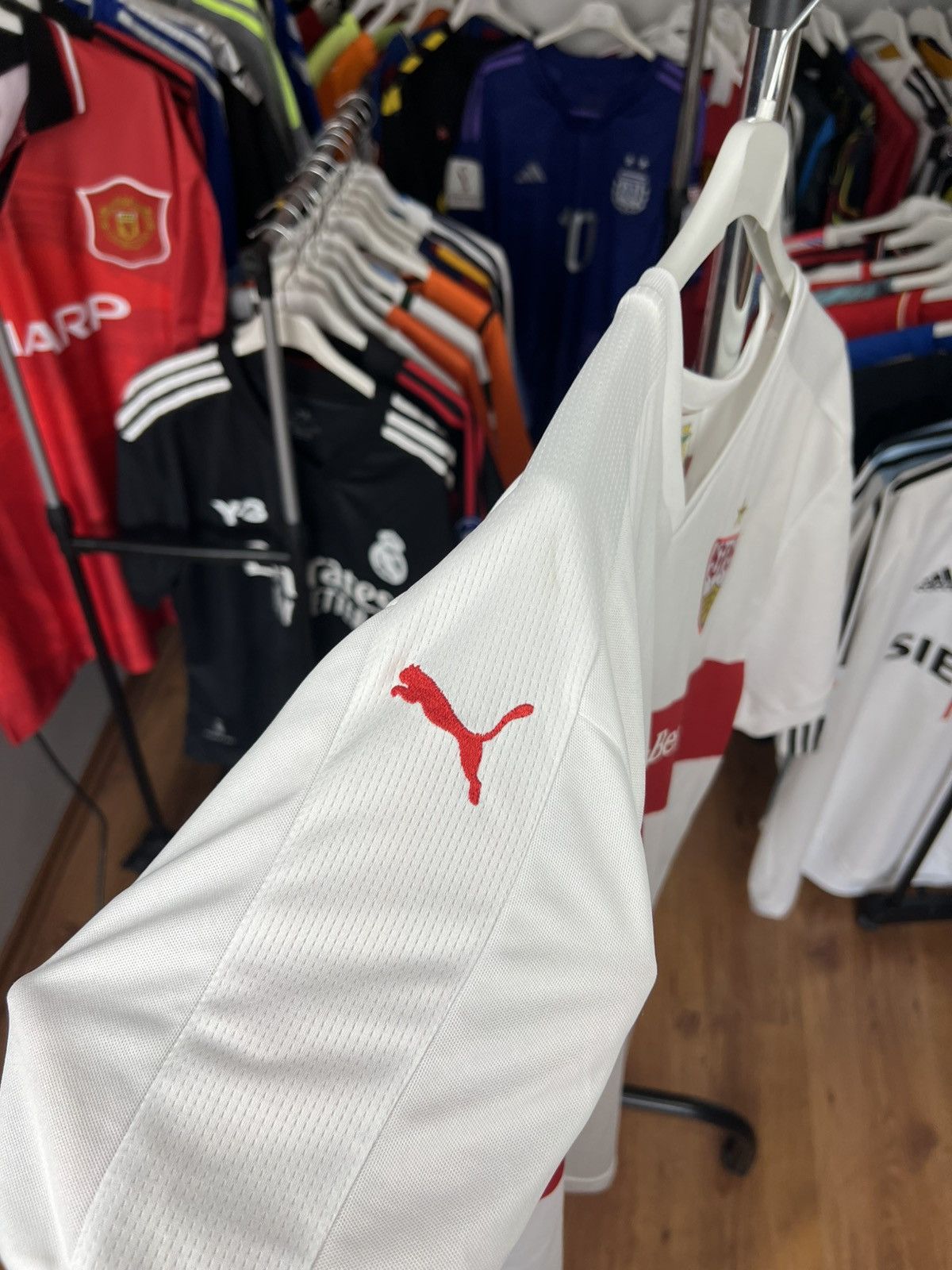 Puma Soccer Jersey Puma Stuttgart 2015/16 Ginczek #33 Size US XL / EU 56 / 4 - 8 Thumbnail