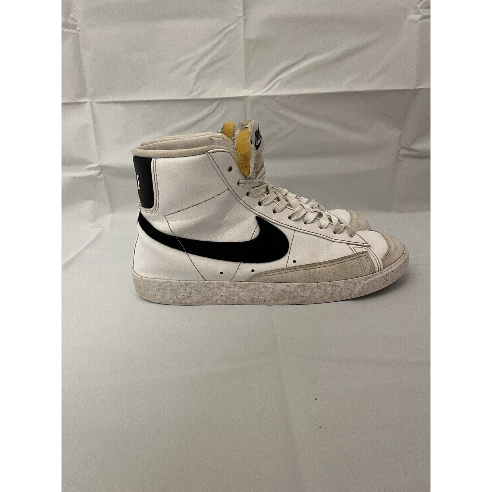 Nike Nike Women Blazer Mid '77 Casual Shoes Size 10 White Size US 10 / IT 40 - 1 Thumbnail