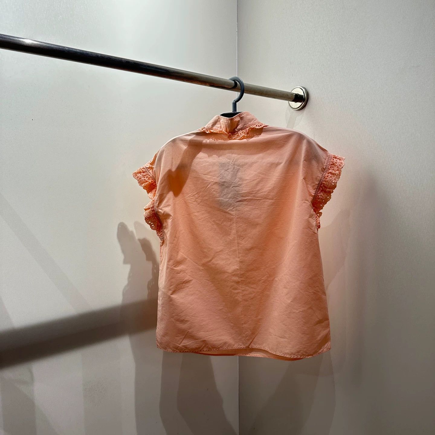 Louis Vuitton Louis Vuitton apr424 pink ruffle short sleeve 36 Size XS / US 0-2 / IT 36-38 - 2 Thumbnail