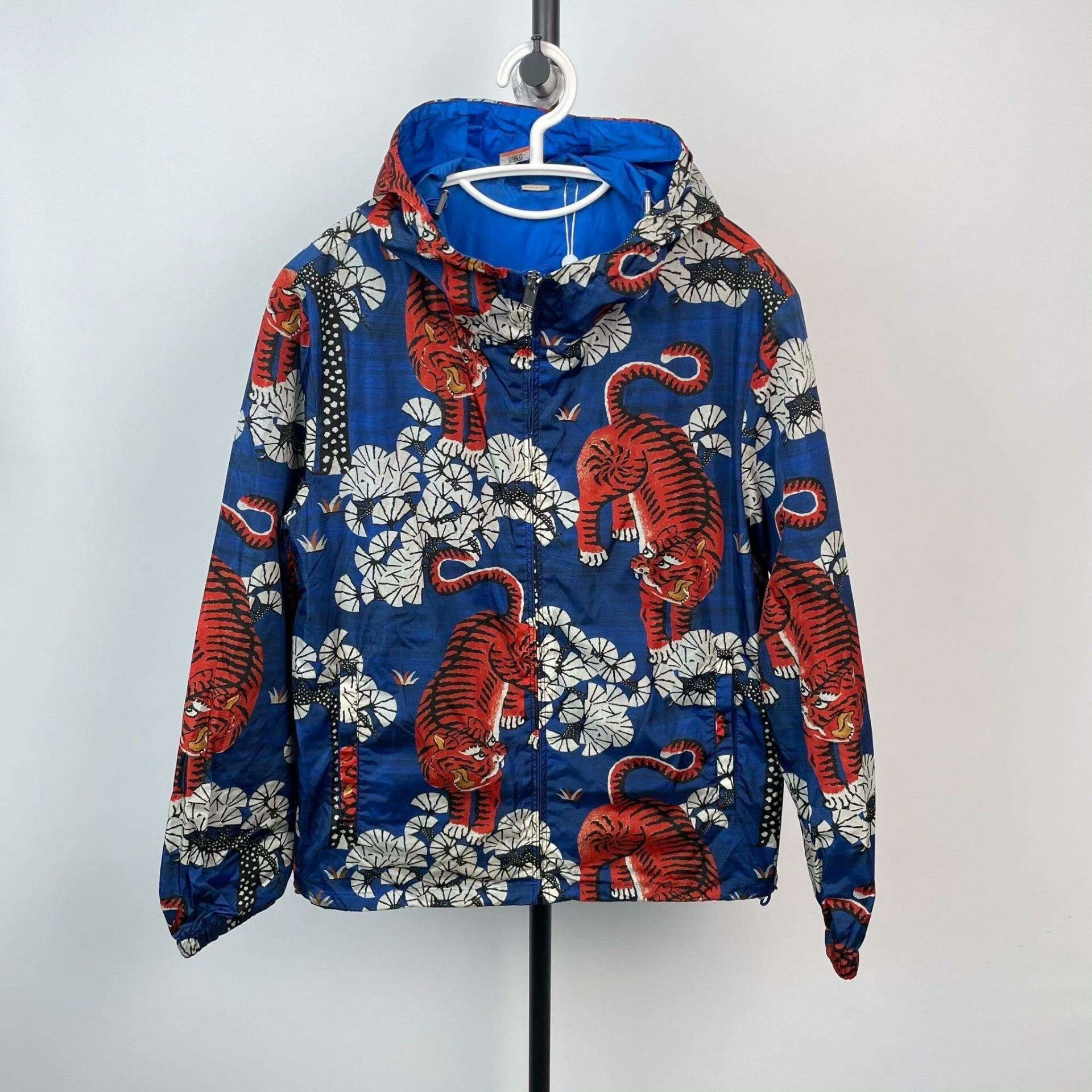 Gucci Gucci Tiger Printed Blue Light Jacket 48 Men Size US XL / EU 56 / 4 - 1 Thumbnail