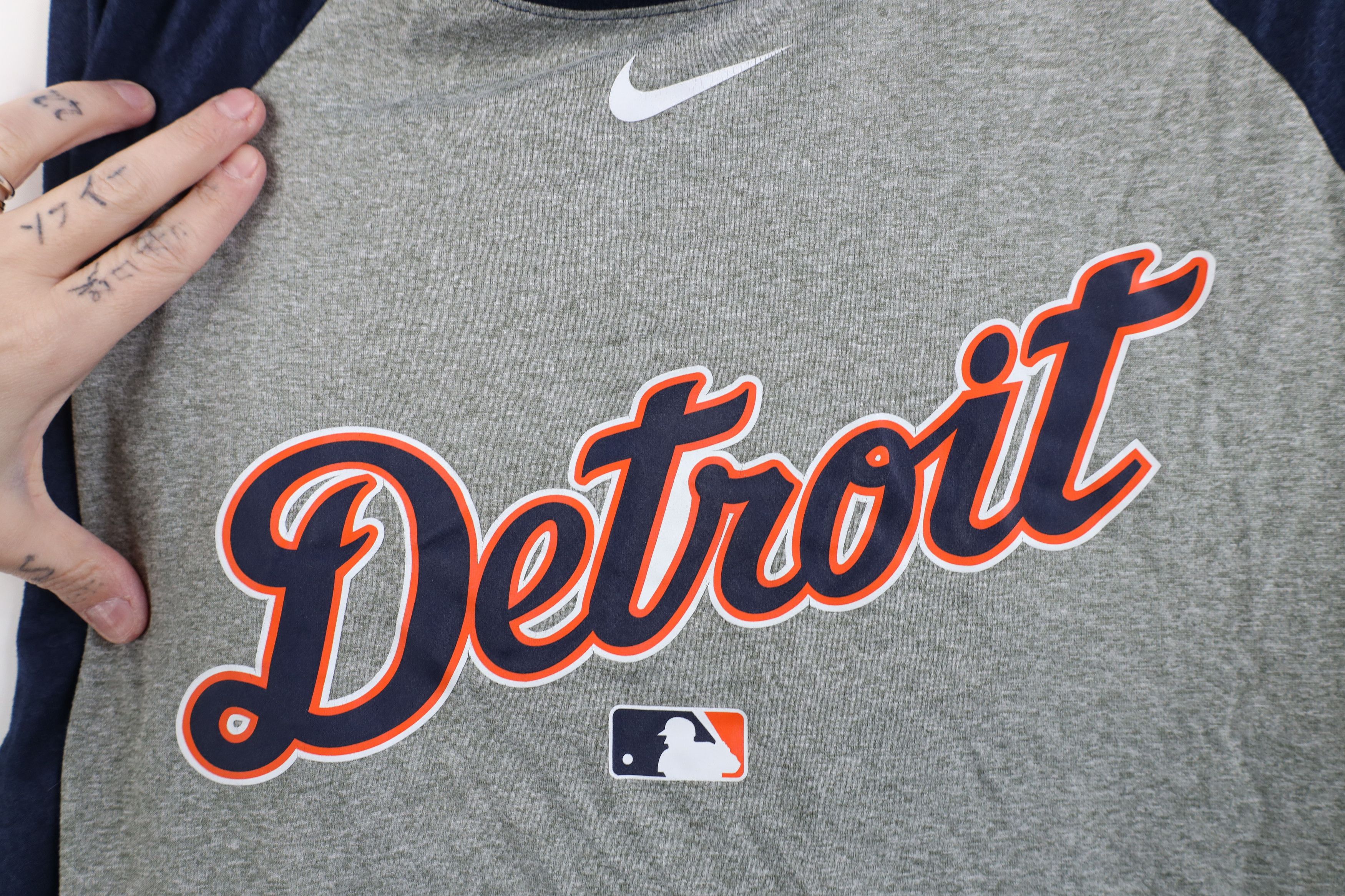 Nike Nike Center Swoosh Detroit Tigers Baseball Raglan T-Shirt Size US L / EU 52-54 / 3 - 5 Thumbnail