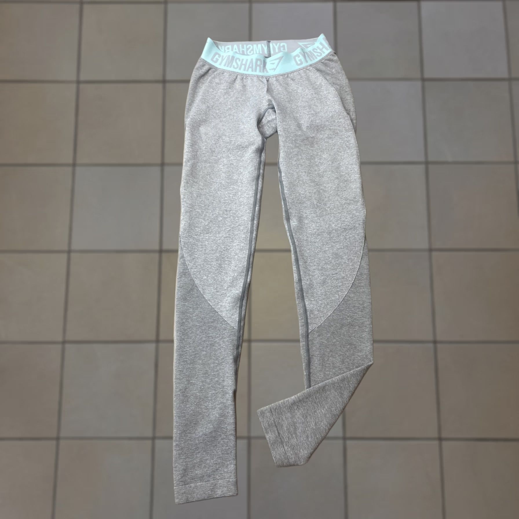 Gymshark VINTAGE Gymshark Leggings Womens XS Gray 28” Inseam 28” Elastic Waist Ankle Skinny Athletic Yoga Size 26" / US 2 / IT 38 - 1 Thumbnail