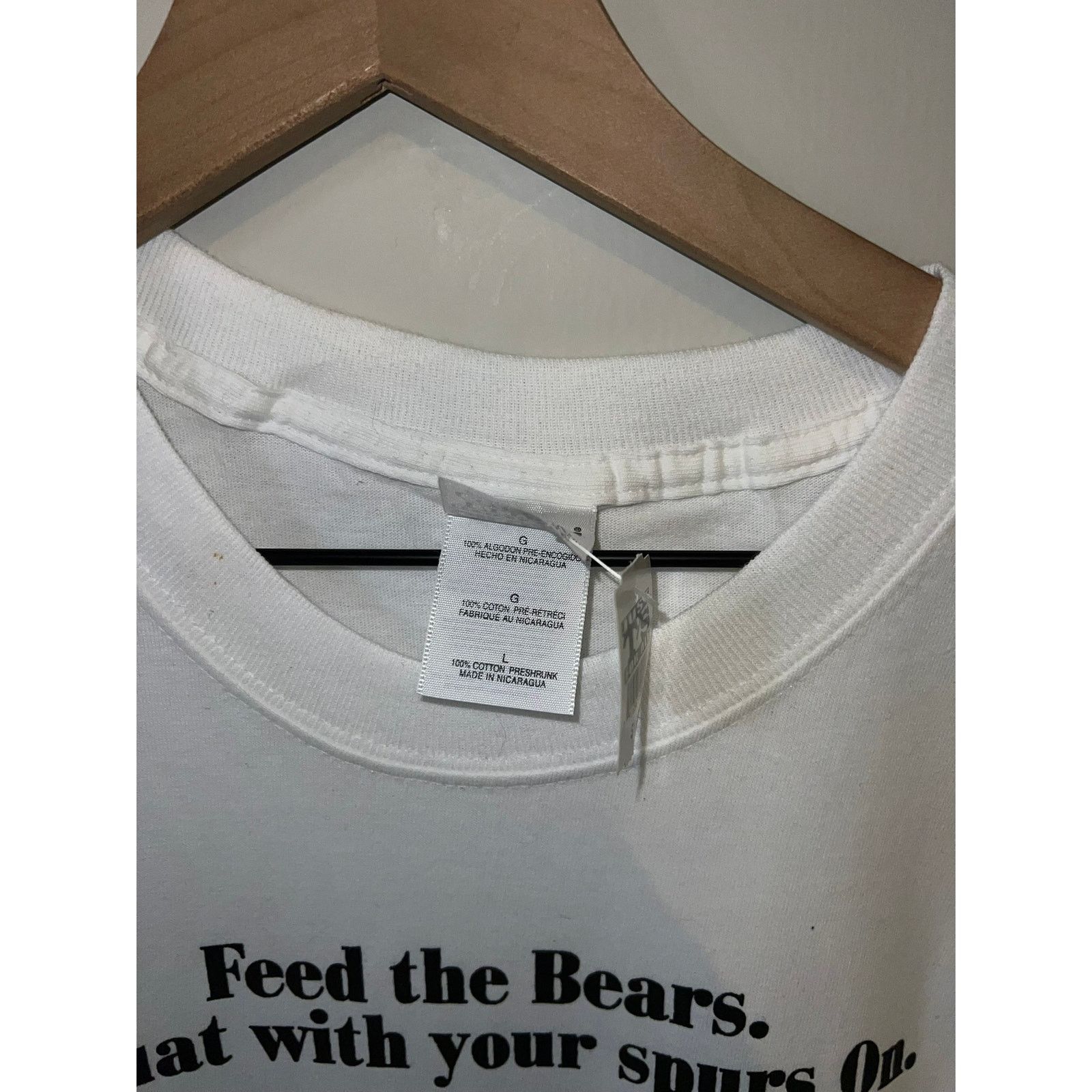 Gildan Y2K Colorado Paramedics Feed The Bears Joke Humor Shirt L Size US L / EU 52-54 / 3 - 5 Thumbnail