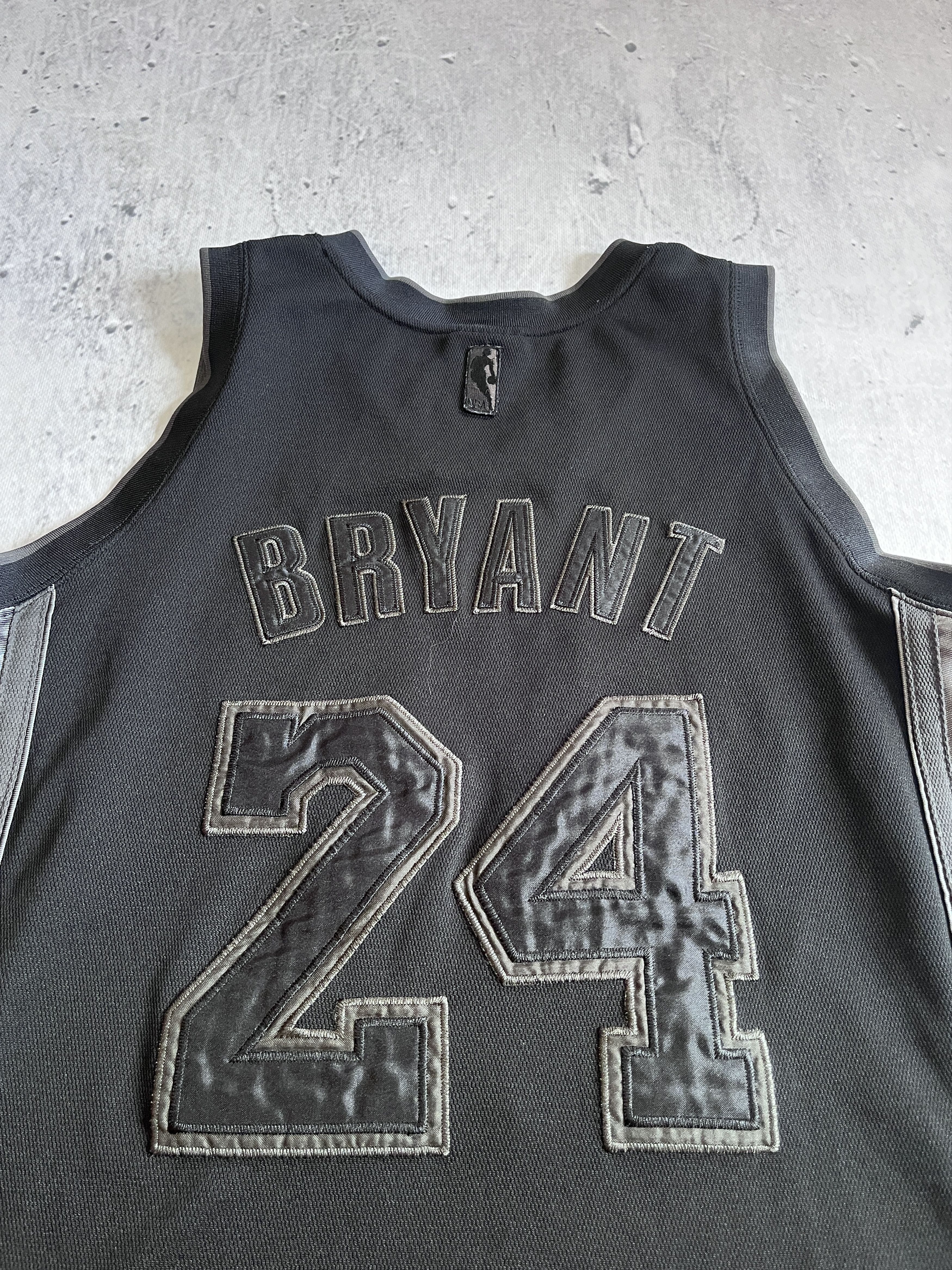 Champion CHAMPION LOS ANGELES LAKERS KOBE BRYANT RARE BLACK JERSEY Size US M / EU 48-50 / 2 - 9 Thumbnail