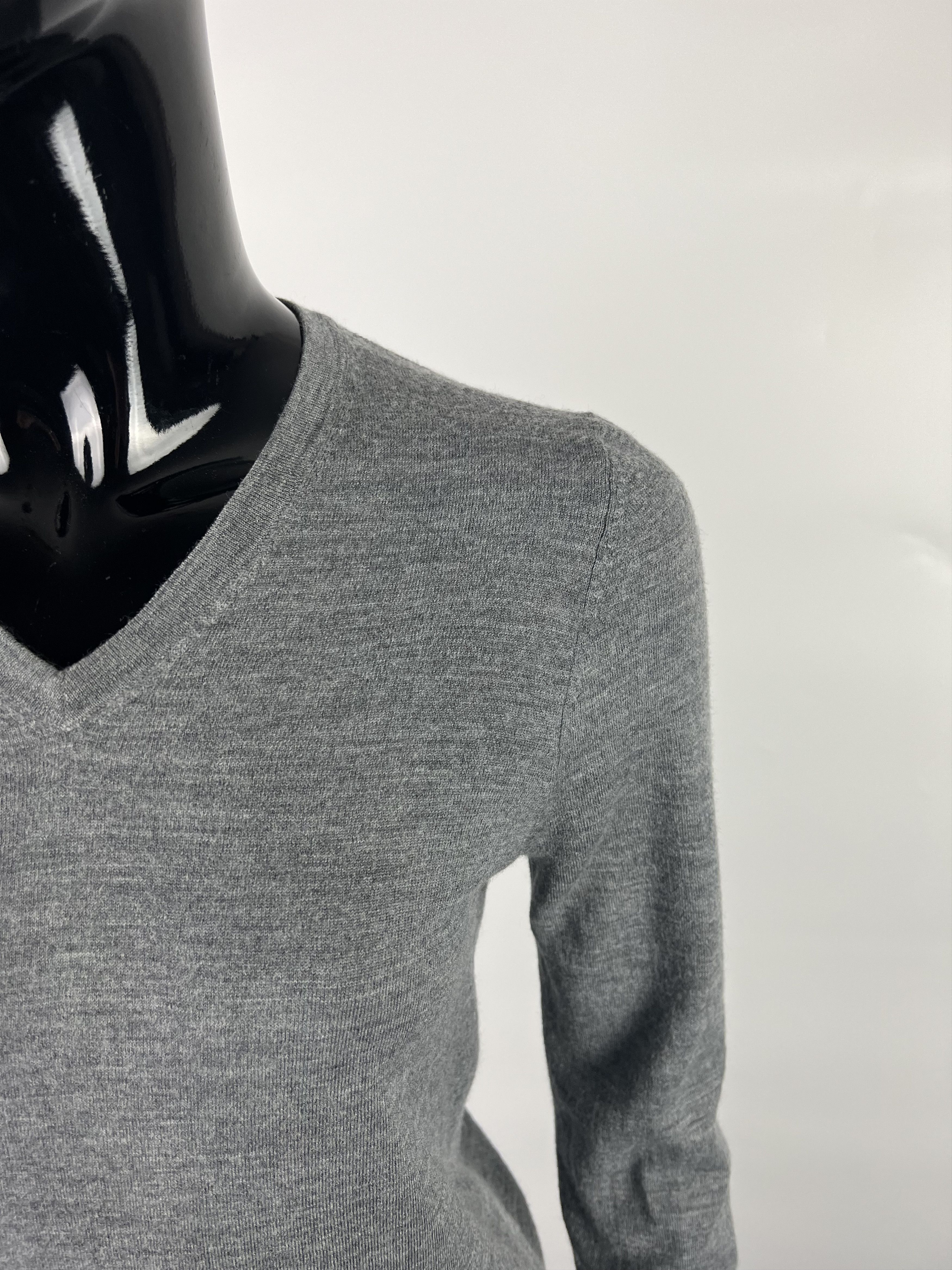 Other Suitsupply Women's Gray Merino Wool V-Neck Sweater Size XS / US 0-2 / IT 36-38 - 4 Thumbnail