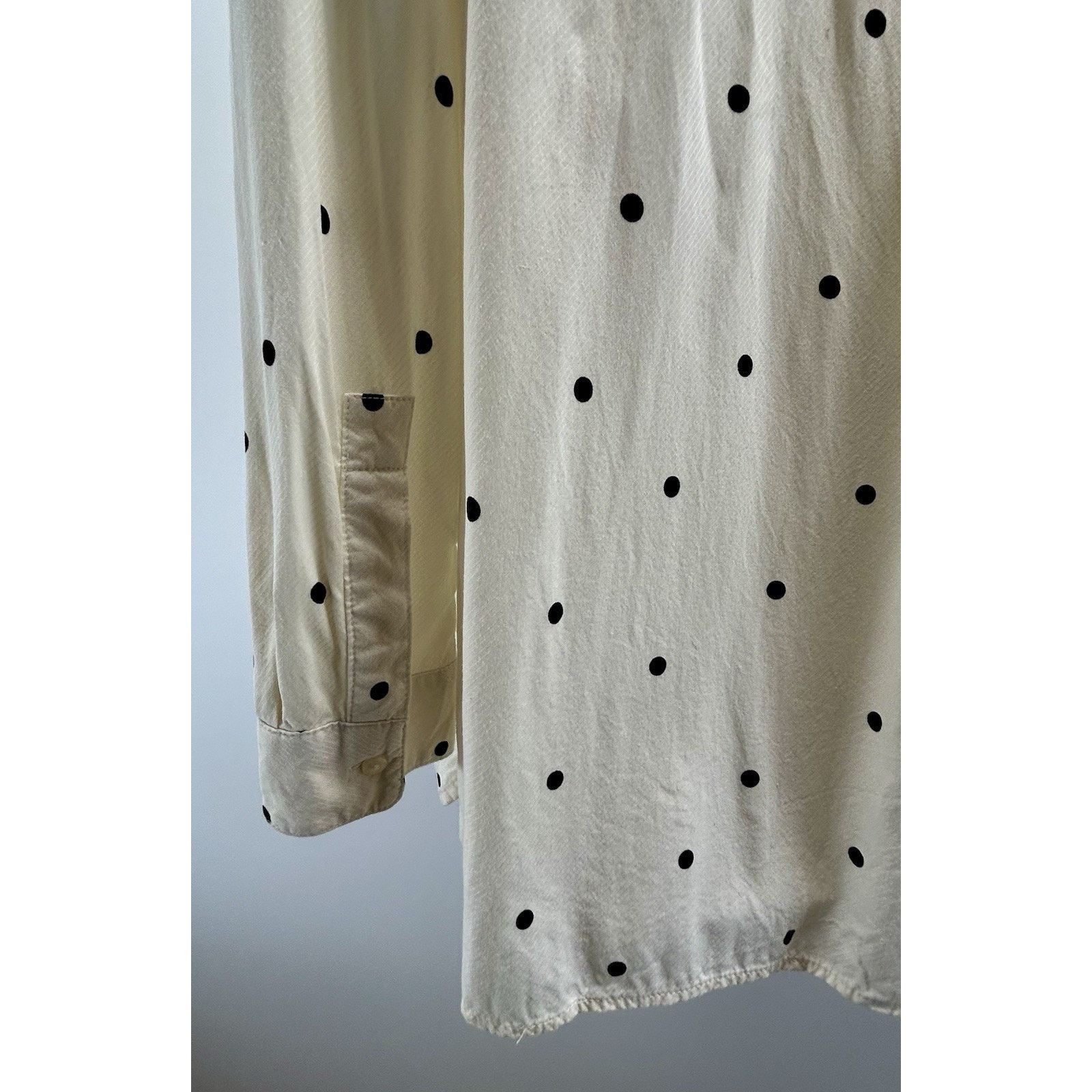 Old Navy OLD NAVY Women’s Sz L Cream Polka Dot 2 Pocket Blouse. Size L / US 10 / IT 46 - 5 Thumbnail