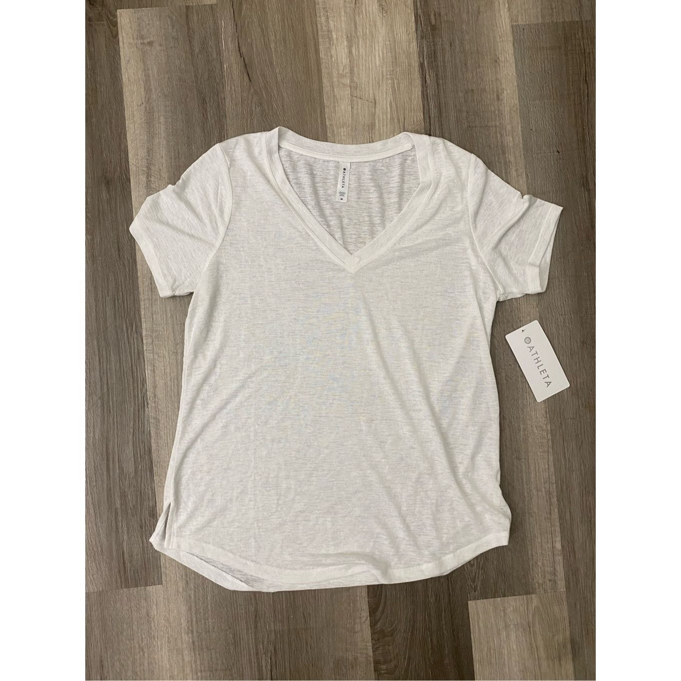 Athleta Athleta NWT BREEZY SCOOP V TEE in Bright White, Size Medium, Size M / US 6-8 / IT 42-44 - 3 Thumbnail