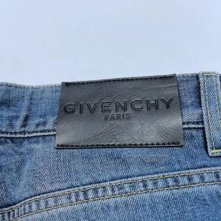 Givenchy Givenchy Men's Stone-Washed Straight-Leg Jeans. Size US 29 - 4 Thumbnail