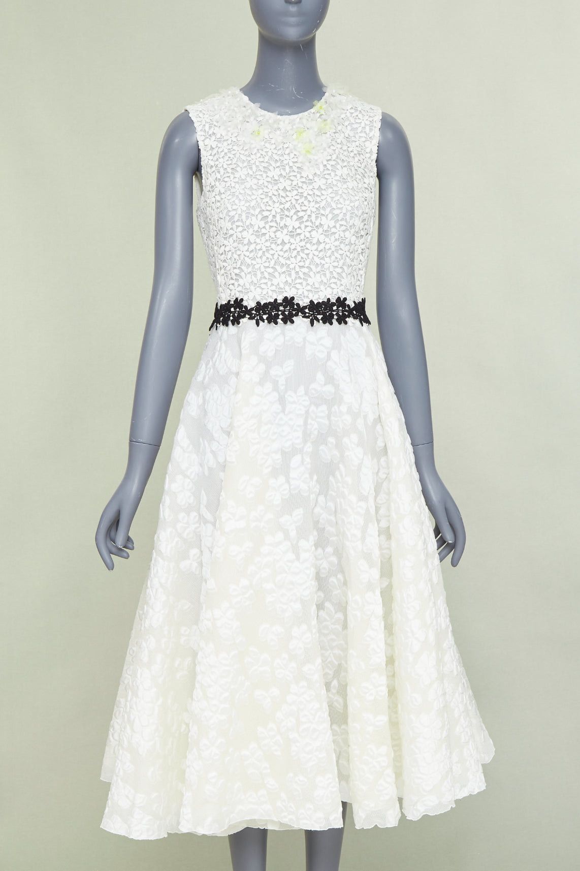Giambattista Valli GIAMBATTISTA VALLI ivory floral cloque lace bodice sleeveless skater bridal dress IT40 S Size S / US 4 / IT 40 - 1 Thumbnail
