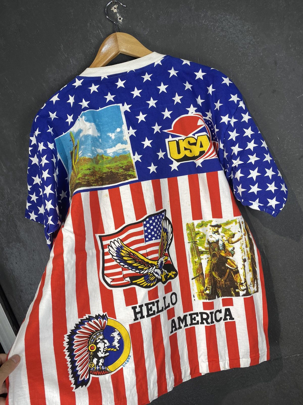Vintage Rare 90s Hello America USA Red Indian Fullprint Tee Size US L / EU 52-54 / 3 - 7 Thumbnail
