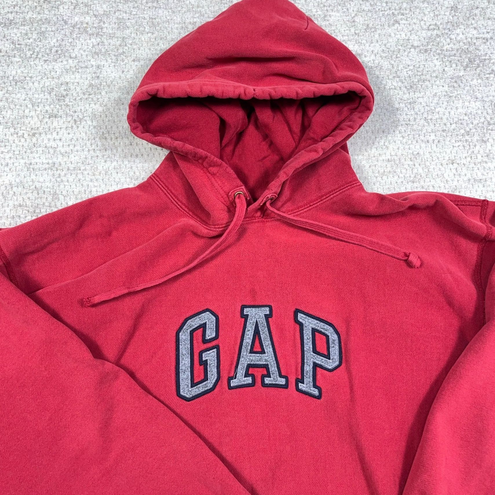 Gap VINTAGE Gap Hoodie Men XL Red Gray Sweatshirt Sweater Spell Out 2000s Size US XL / EU 56 / 4 - 2 Thumbnail