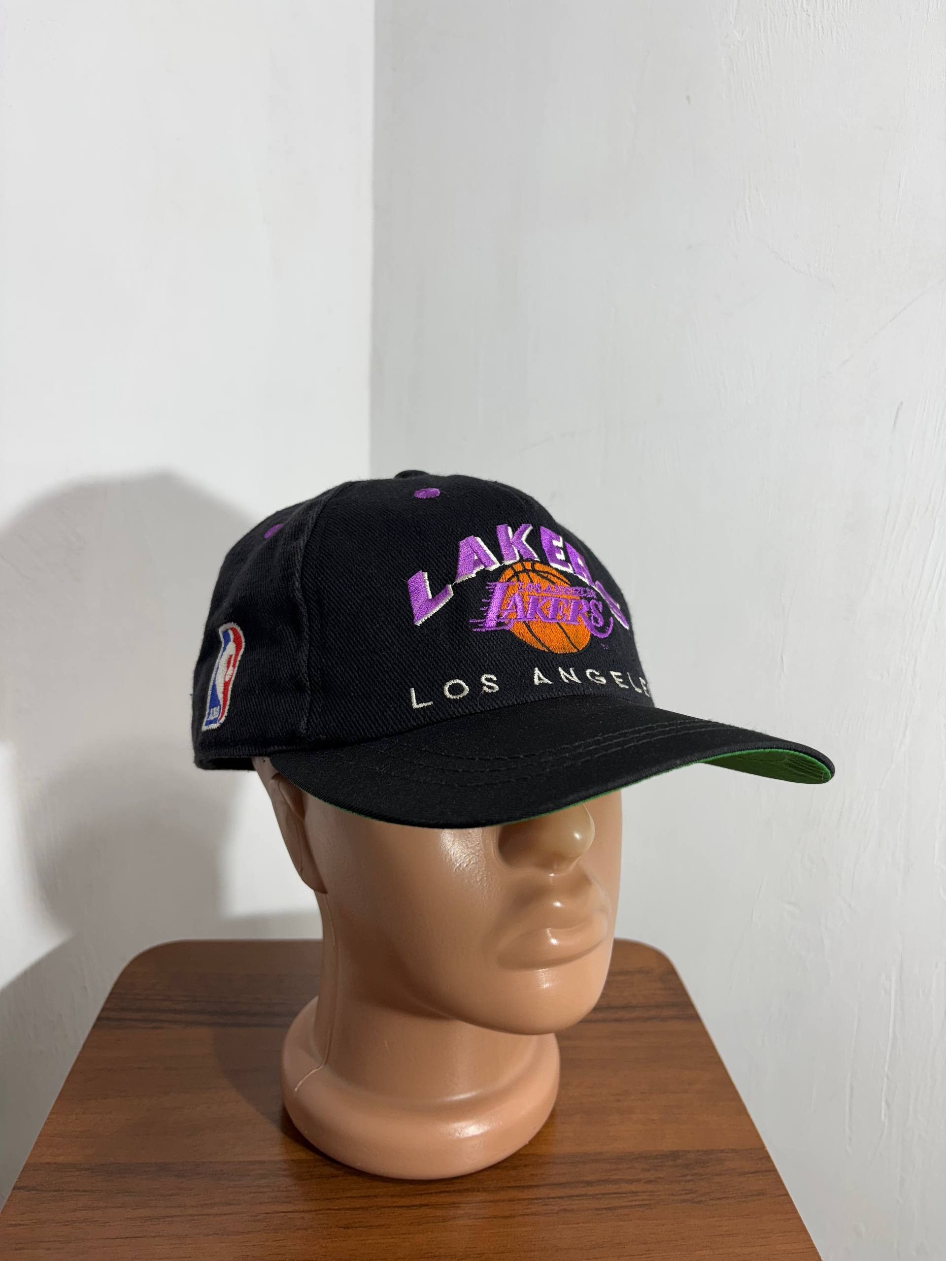 Vintage VINTAGE 90s NBA LA Lakers Black Purple Snapback Cap Hat Size ONE SIZE - 1 Thumbnail