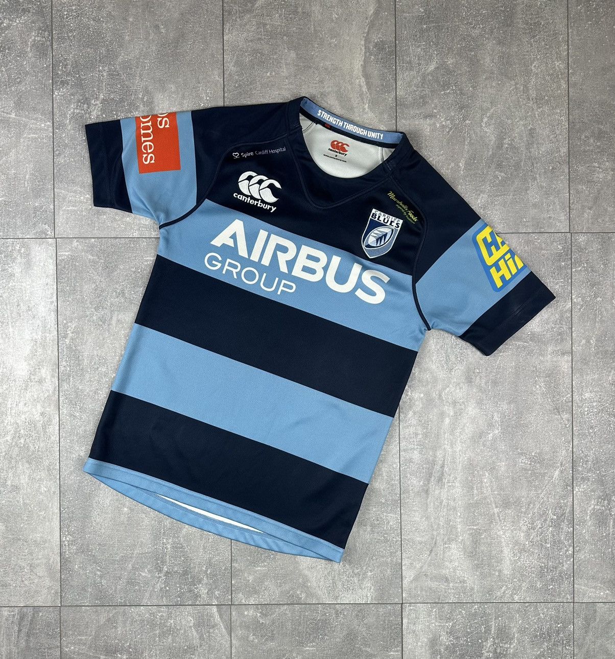 Canterbury of New Zealand Canterbury Cardiff Blues 2015/16 Home Rugby Jersey Size US S / EU 44-46 / 1 - 1 Thumbnail