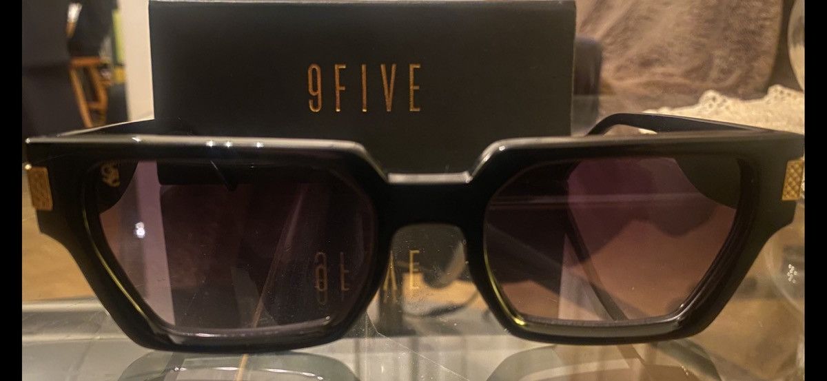 9FIVE 9Five Tiffany Locks Black & 24K Gold Sunglasses – Rare Size ONE SIZE - 6 Thumbnail
