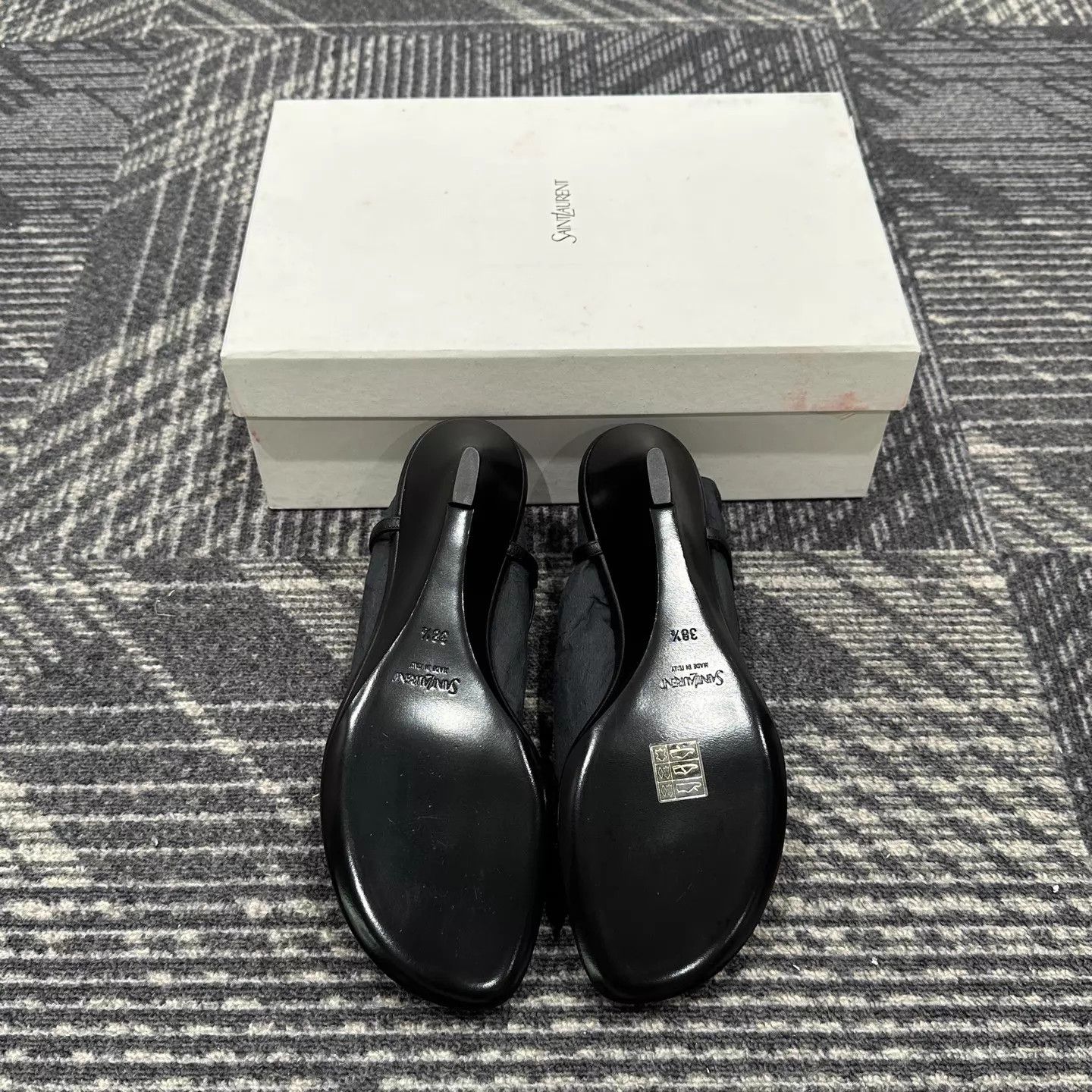 Yves Saint Laurent YSL CASSANDRE Lamb 4cm Toe-Loop 1-Strap Sandals 38.5EU NIB Size US 8 / IT 38 - 6 Thumbnail