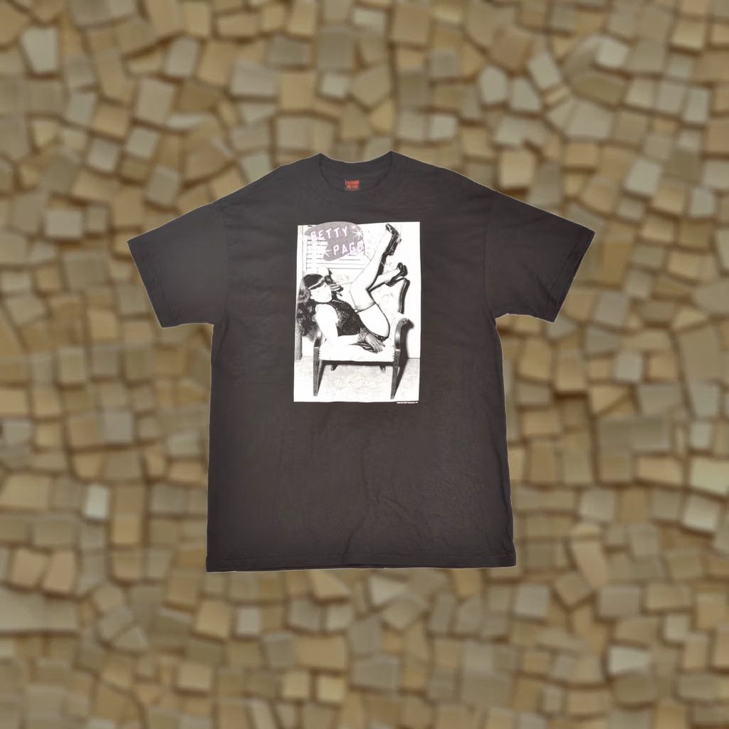 Vintage Fashion Victim Betty Page 1997 Vintage T-Shirt Tee Mens L Black USA 1990s Made in USA Size US L / EU 52-54 / 3 - 1 Thumbnail
