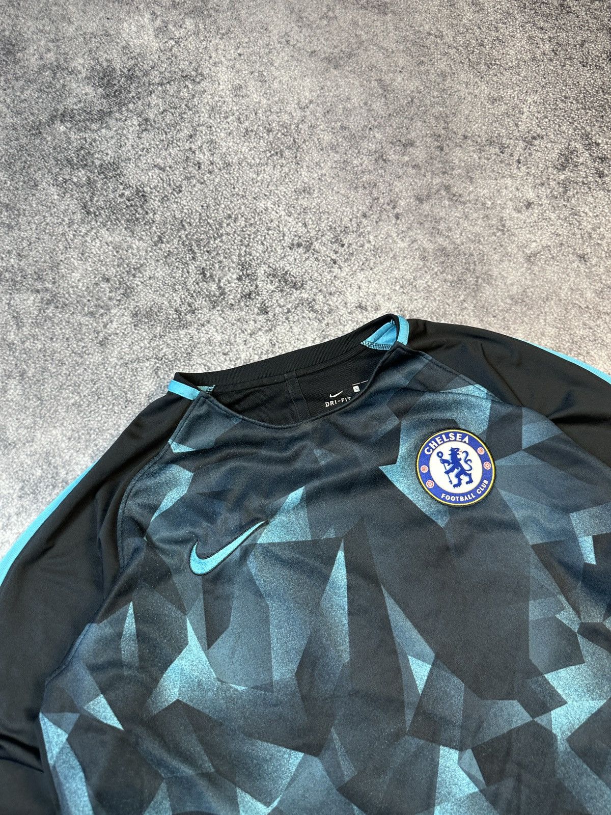 Nike Nike Chelsea Soccer Sweatshirt Streetwear Style Rare L USA Size US M / EU 48-50 / 2 - 2 Thumbnail