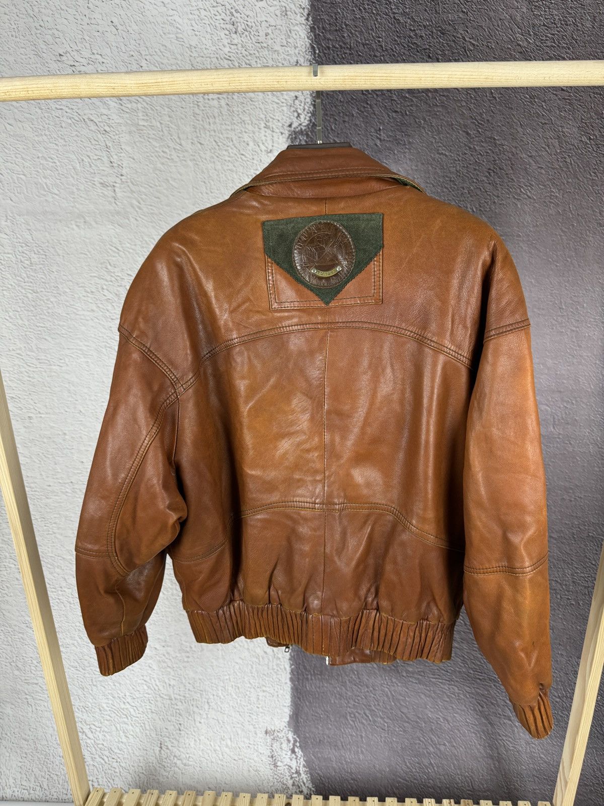 Vintage Dikarpa Italy vintage brown leather bomber jacket Size US XL / EU 56 / 4 - 14 Thumbnail