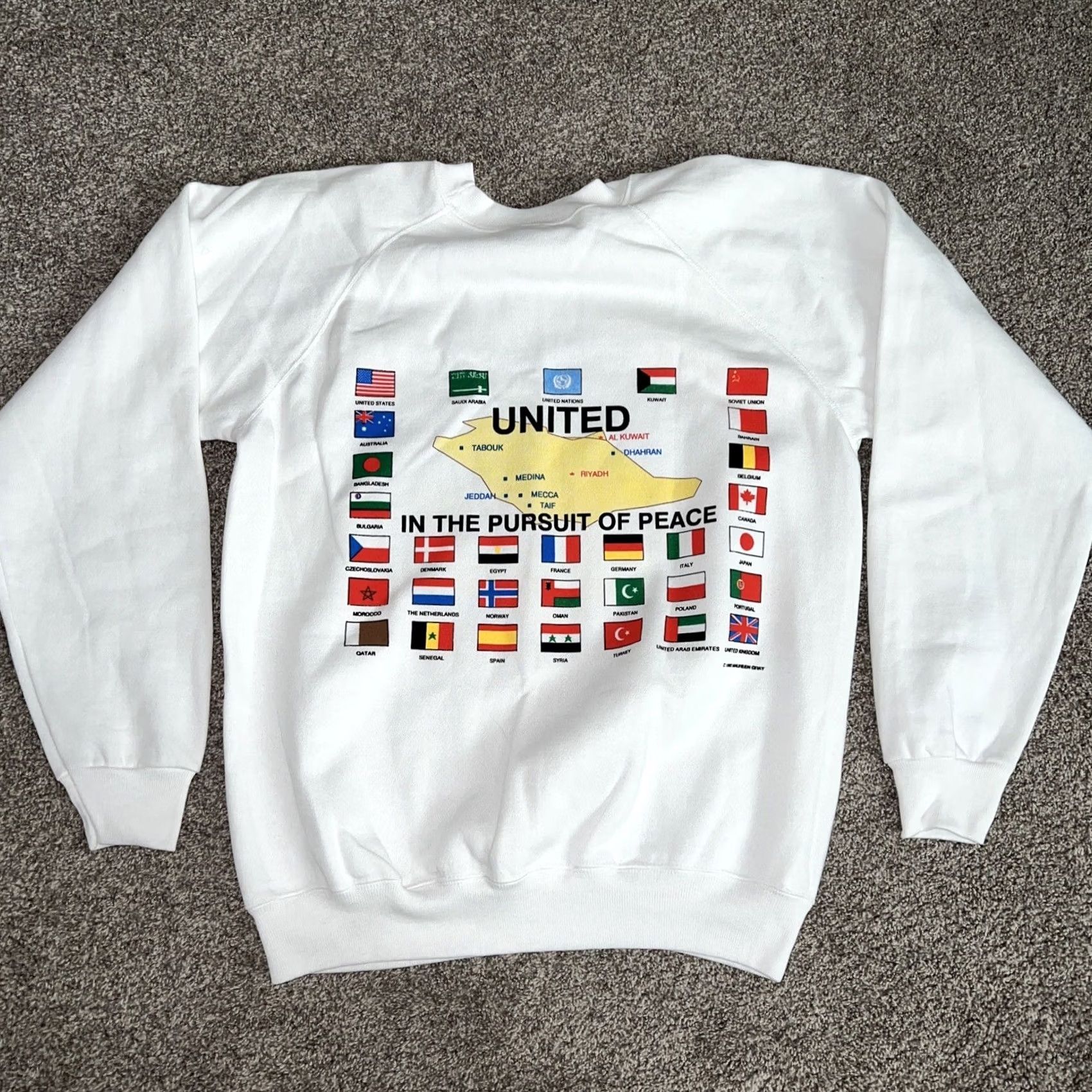 Vintage VINTAGE Operation Desert Storm White Pullover Sweatshirt Mens Size L Size US L / EU 52-54 / 3 - 2 Thumbnail