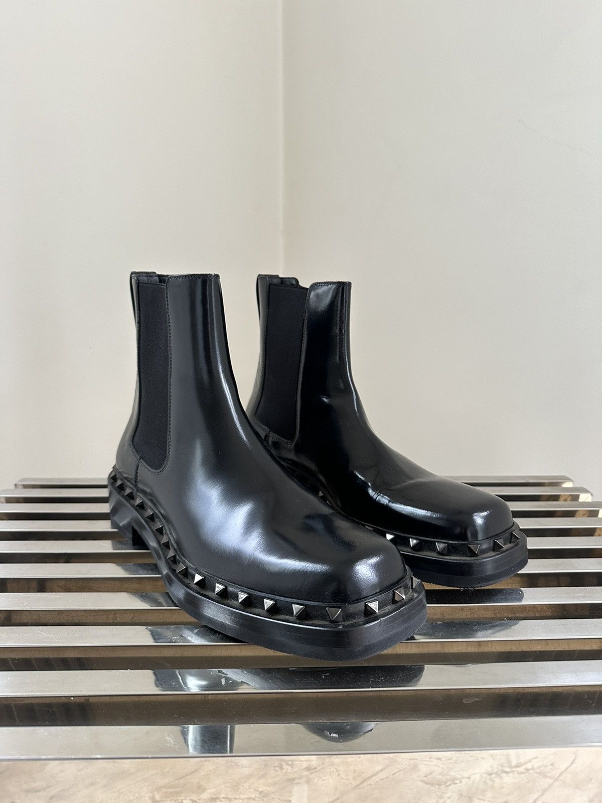 Valentino Valentino RockStud Chelsea Boots Size US 11 / EU 44 - 1 Thumbnail