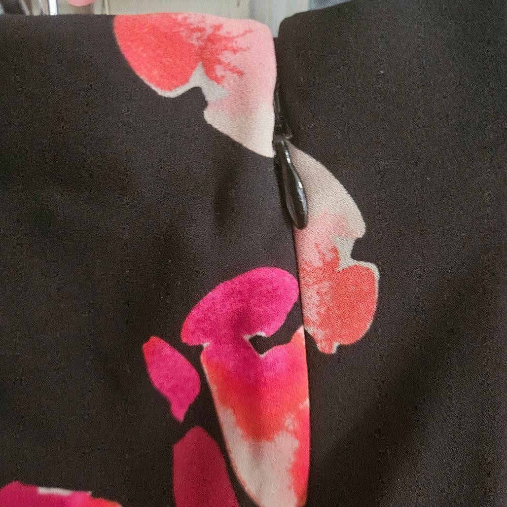 Designer Cabi Floral Skirt with ruched side Size 32" / US 10 / IT 46 - 5 Thumbnail