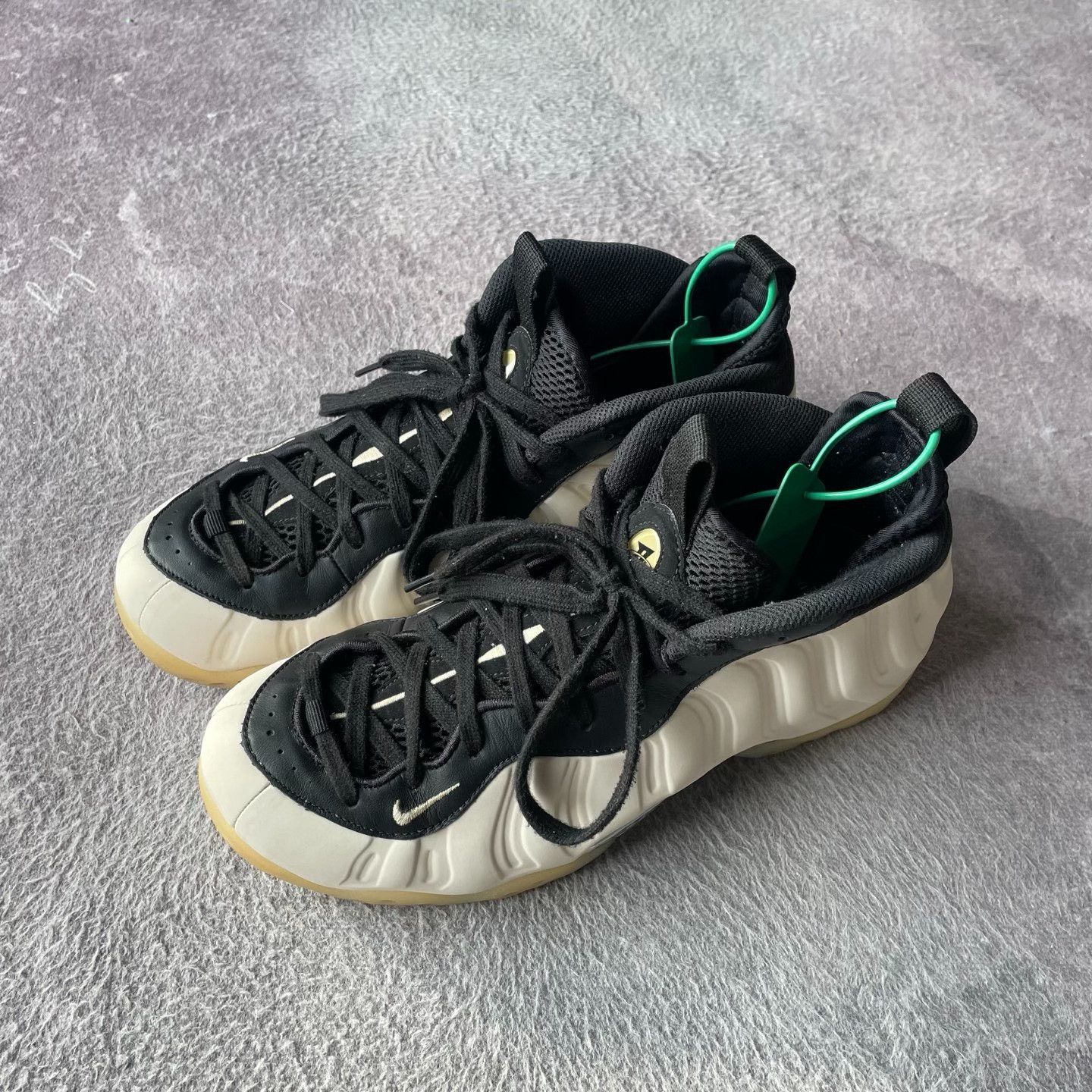 Nike Nike Beige Lowtop Sneakers 43 Men Size US 10 / EU 43 - 1 Thumbnail