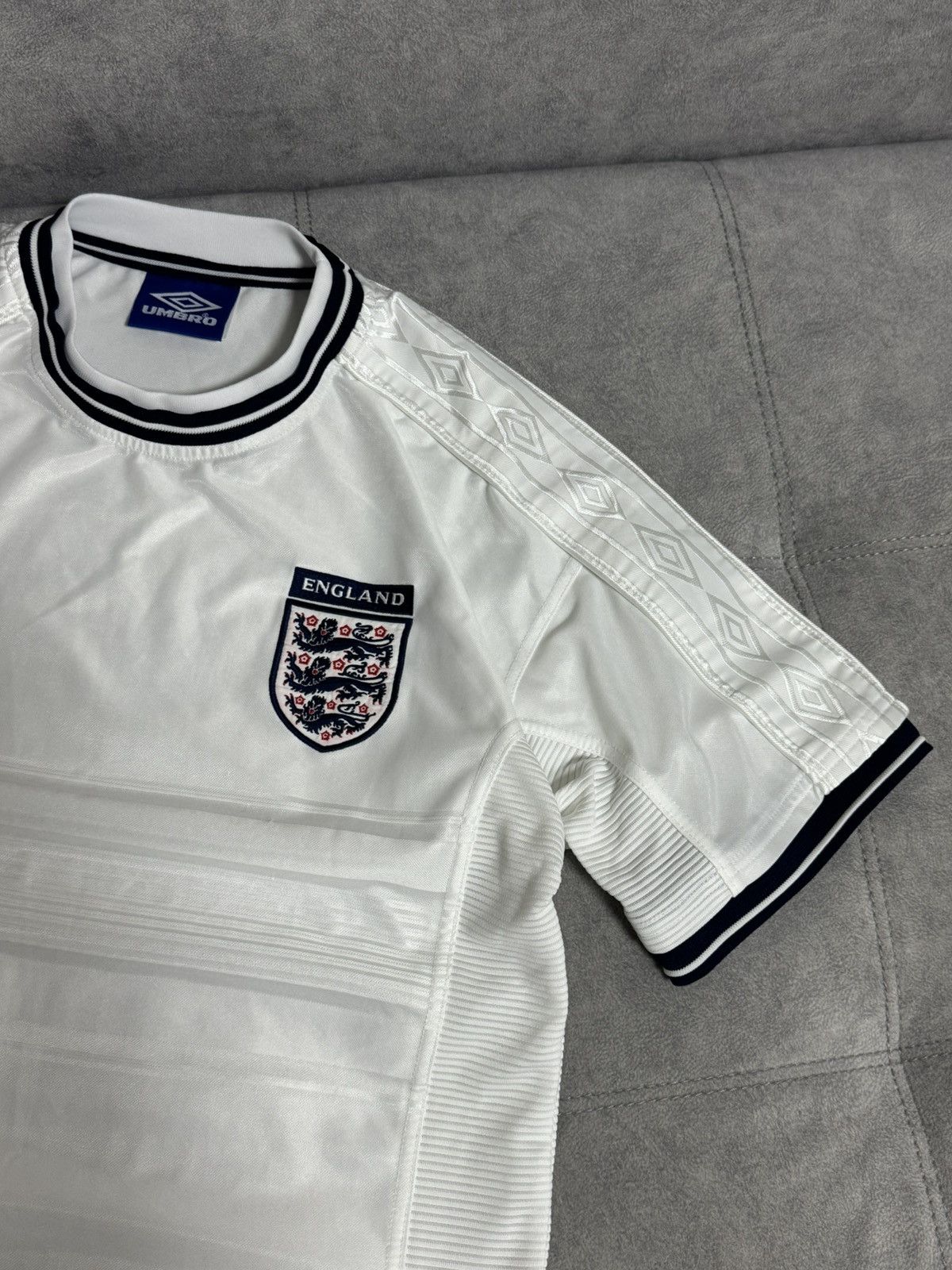 Umbro Vintage Umbro England 00/01 Y2K soccer jersey retro t-shirt Size US M / EU 48-50 / 2 - 7 Thumbnail