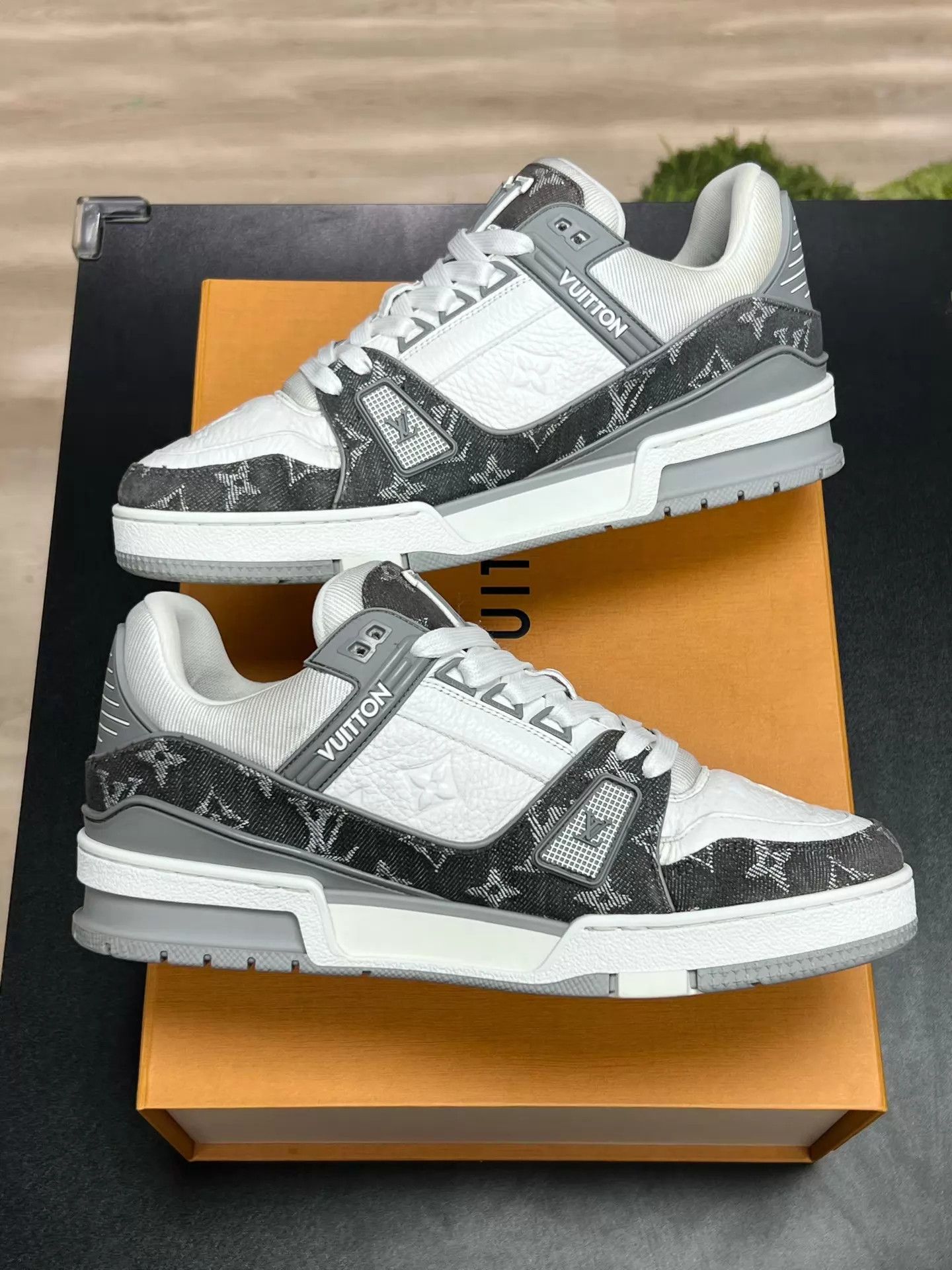 Louis Vuitton LV Trainer Grey White Denim UK6 OG Box Min Wear Size US 7 / EU 40 - 6 Thumbnail